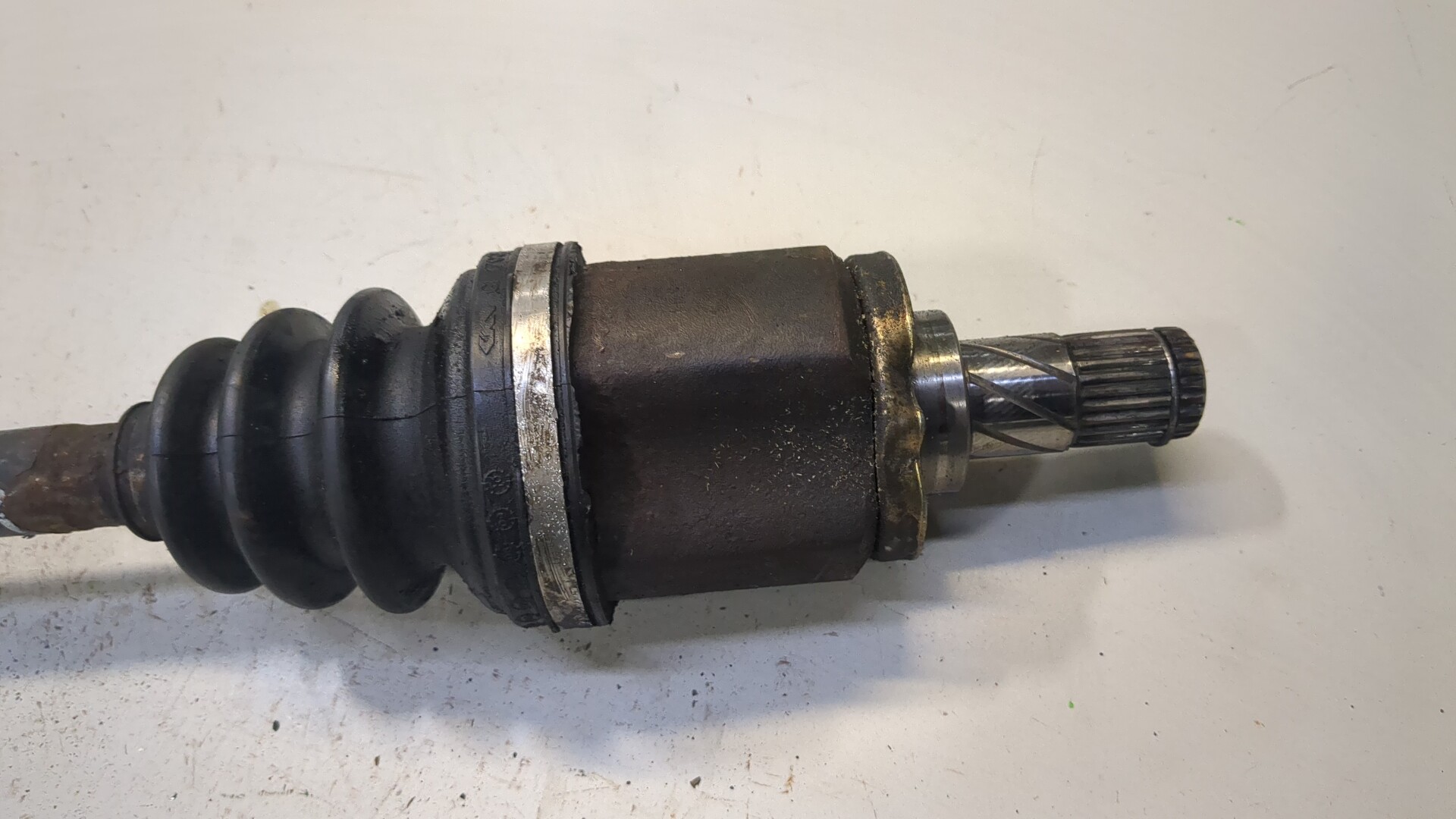 Полуось передняя левая