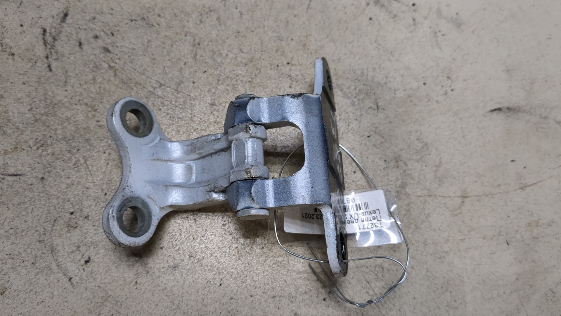 Петля двери