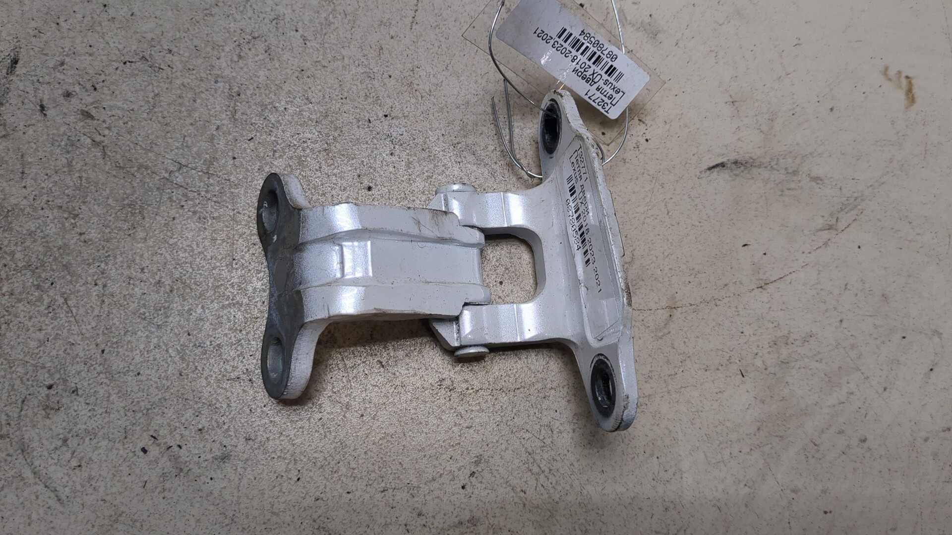 Петля двери