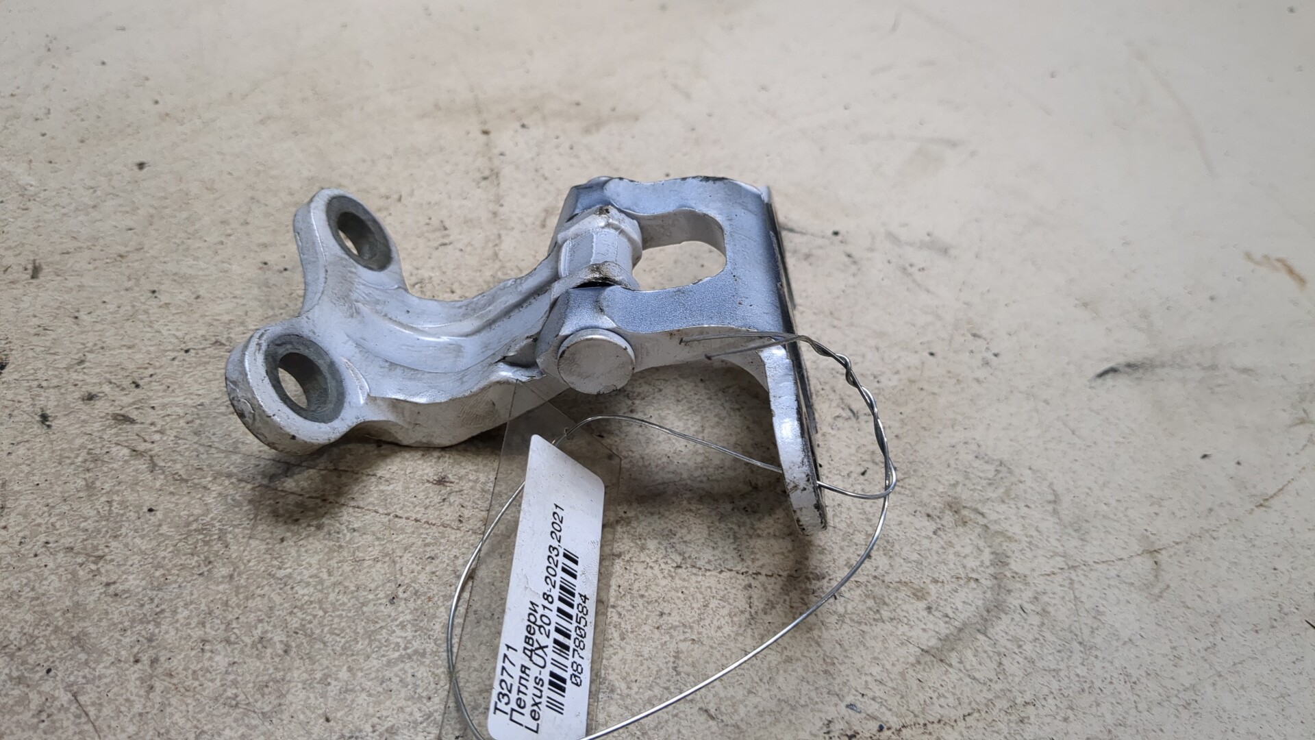 Петля двери