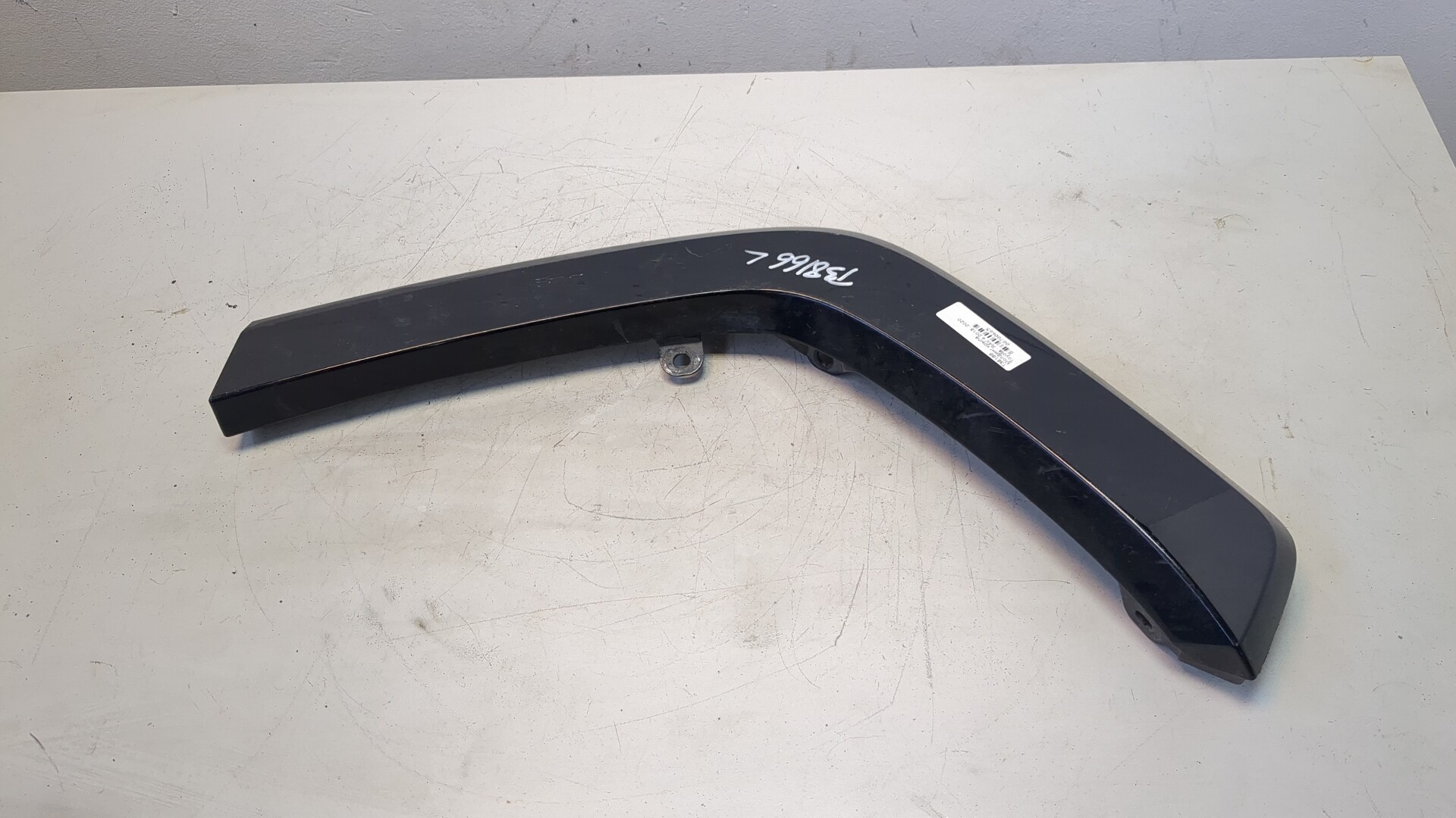 Накладка переднего крыла левого