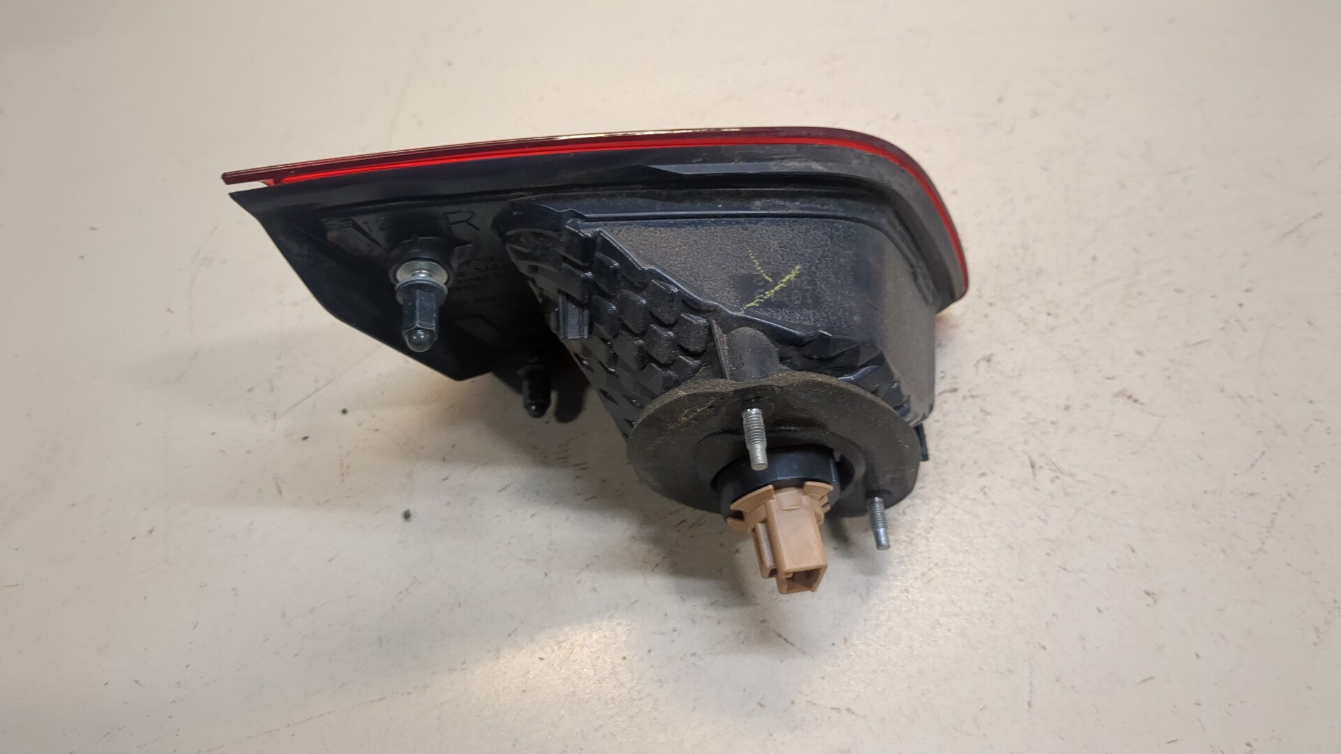 Фонарь задний внутренний правый