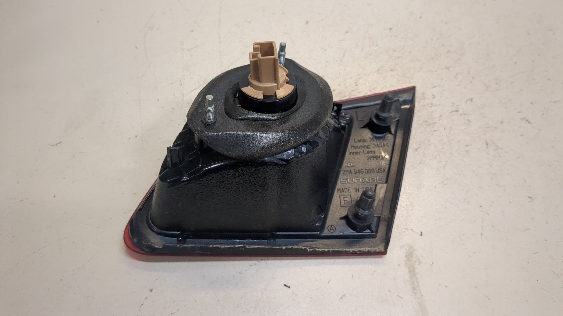 Фонарь задний внутренний левый