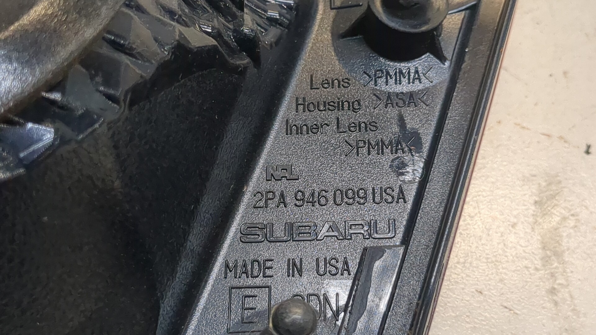 Фонарь задний внутренний левый