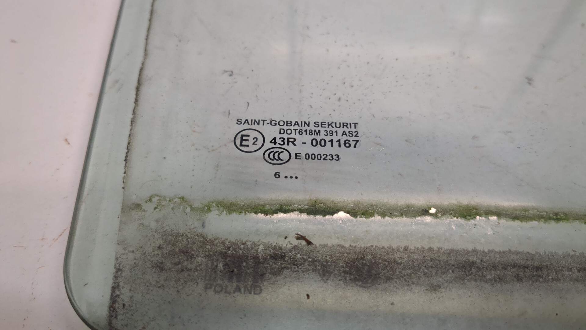 Стекло двери задней правой