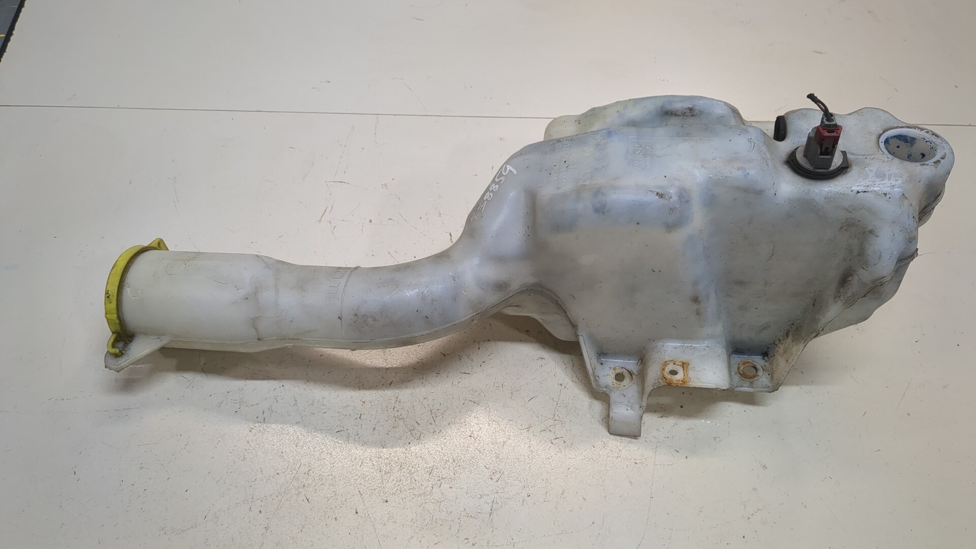 Бачок омывателя лобового стекла