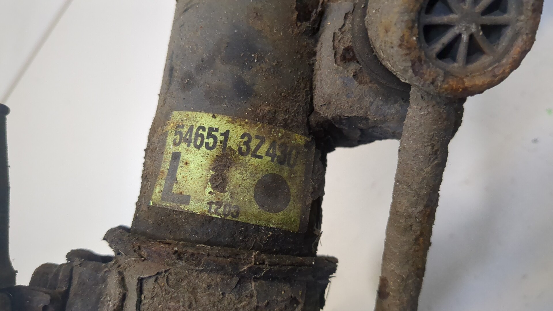 Амортизатор передний левый