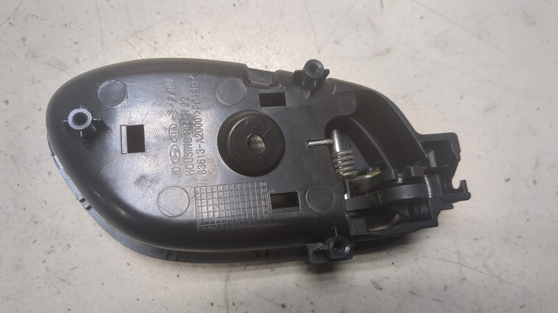 Ручка двери задней внутренняя левая