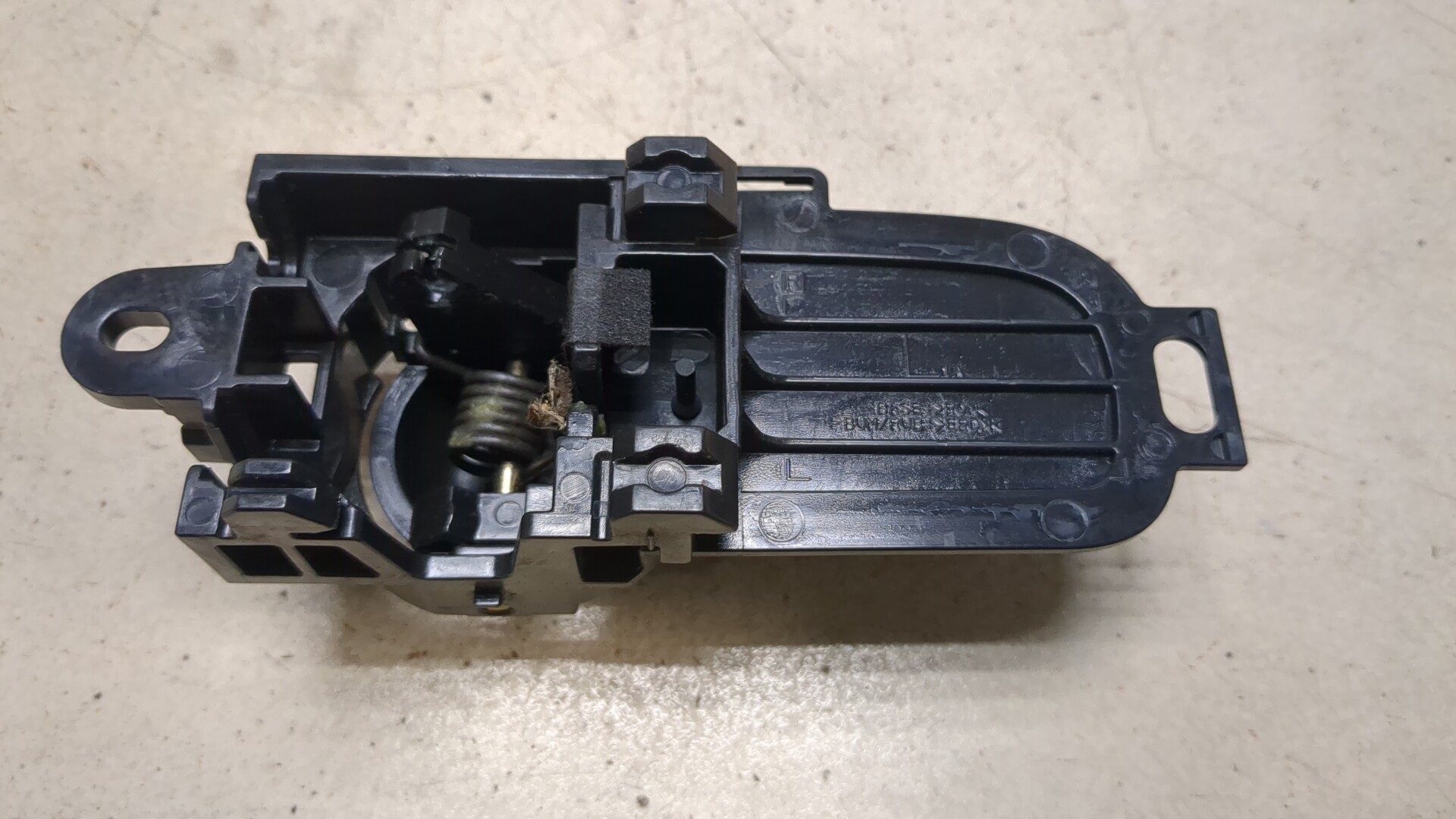 Ручка двери передней внутренняя левая