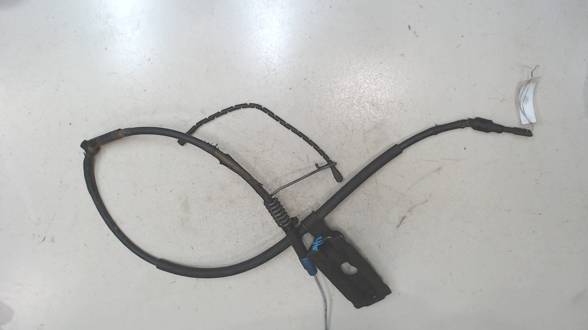 Трос стояночного тормоза