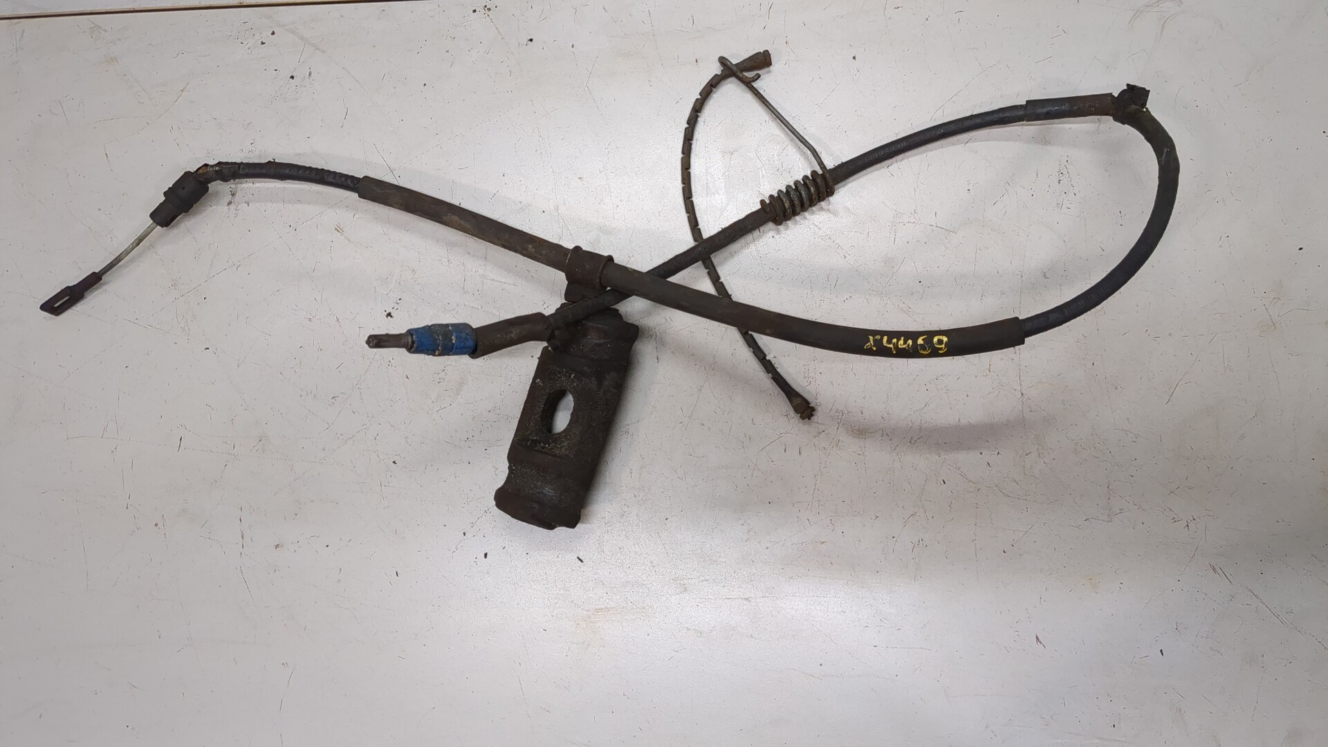 Трос стояночного тормоза