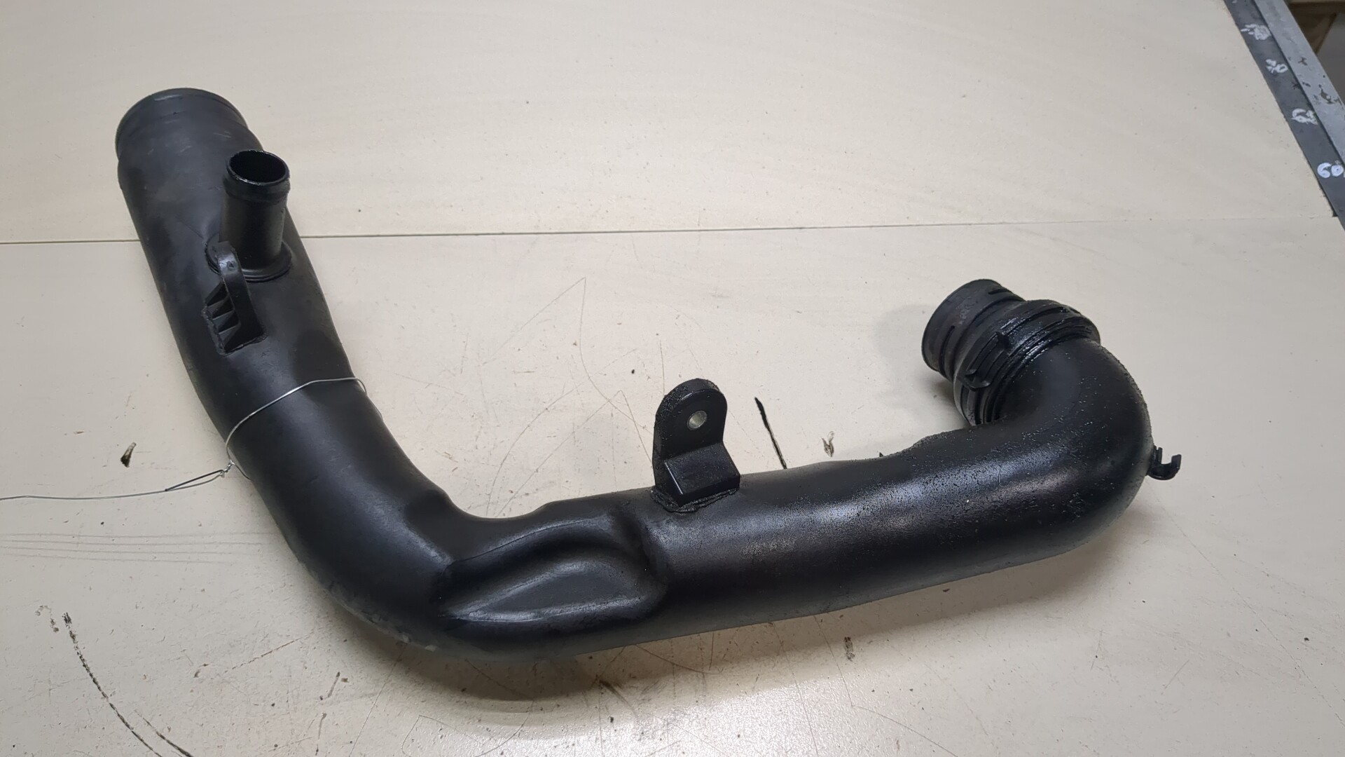 Патрубок воздушного фильтра