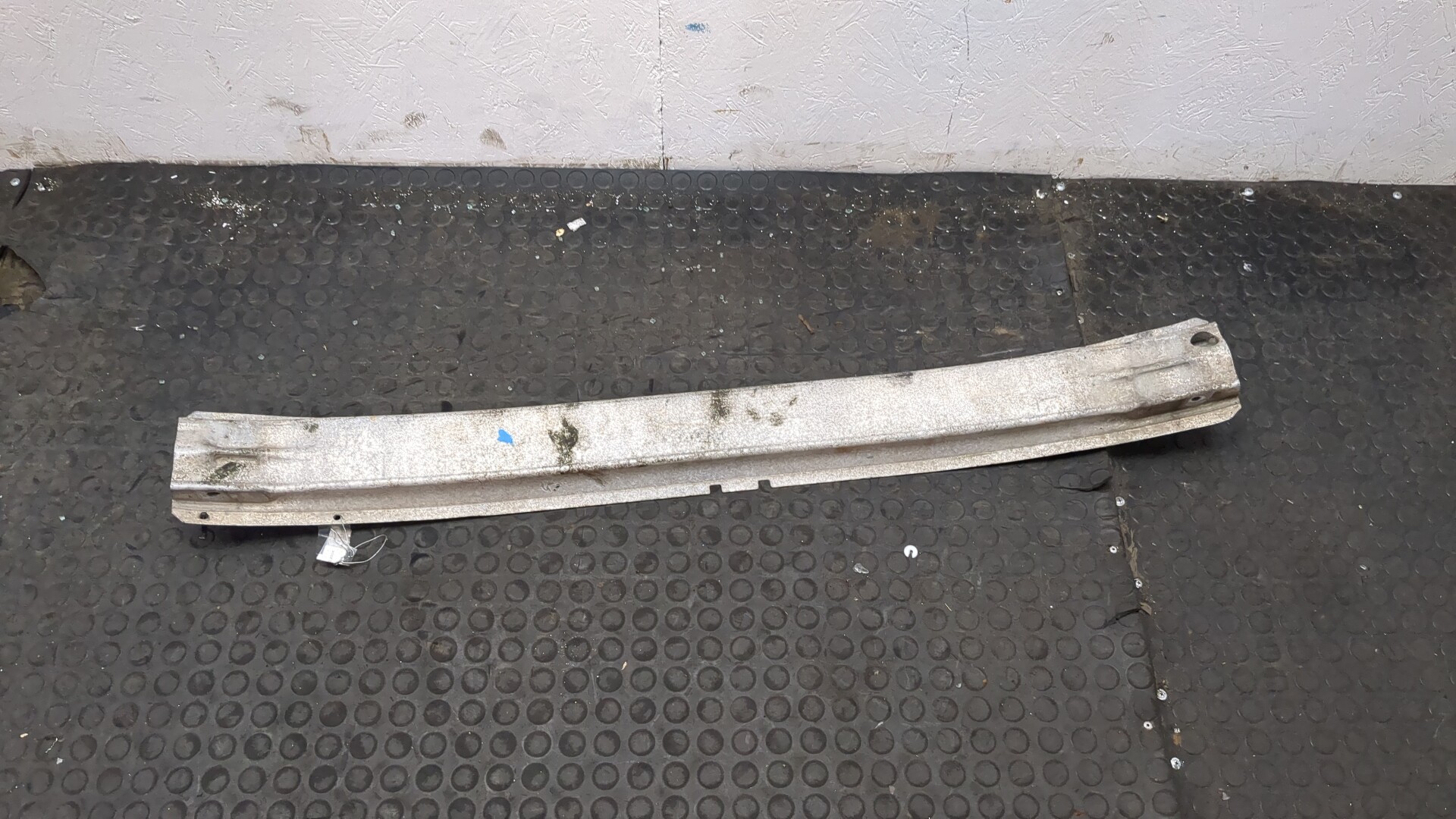 Усилитель переднего бампера