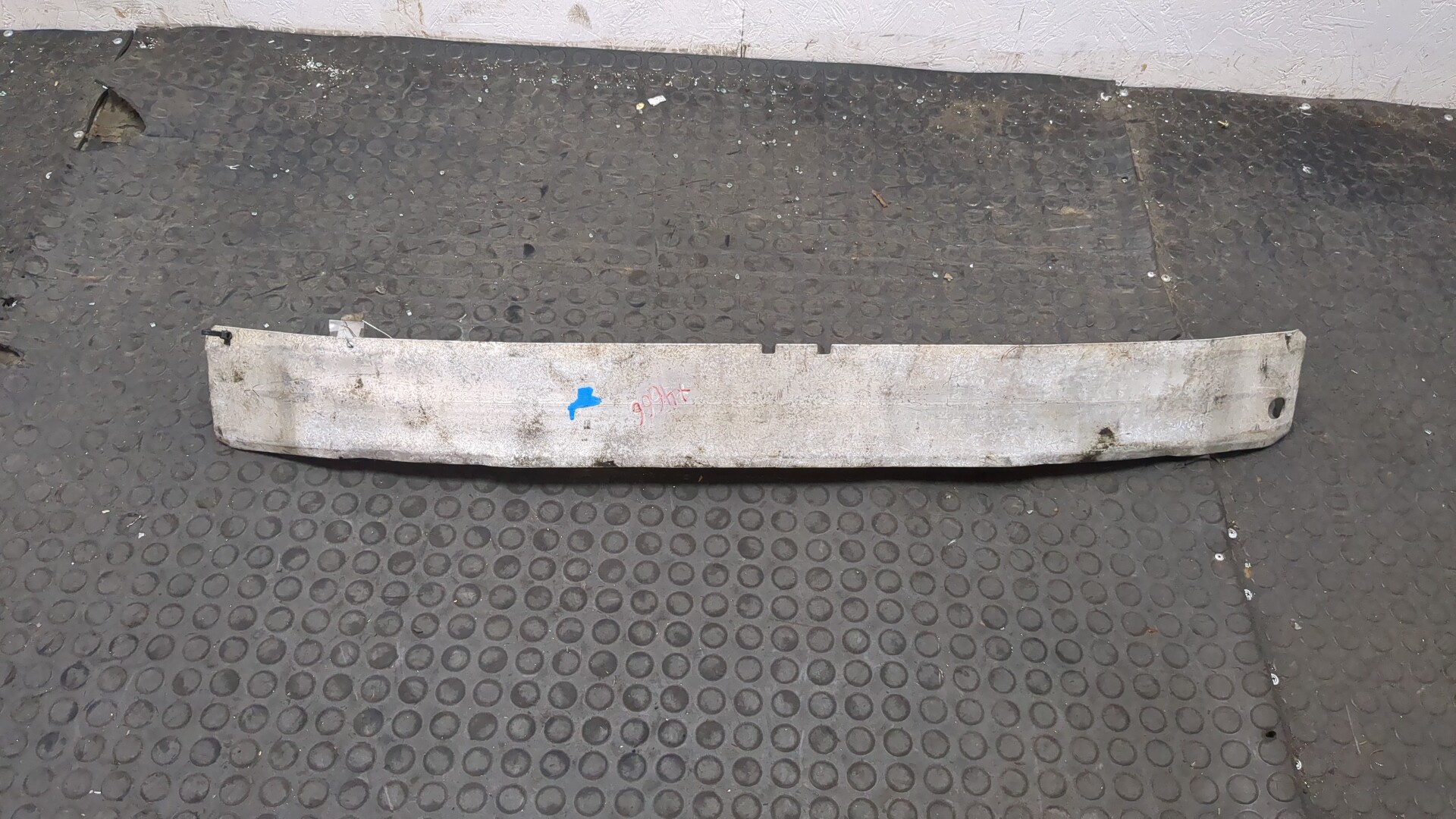 Усилитель переднего бампера