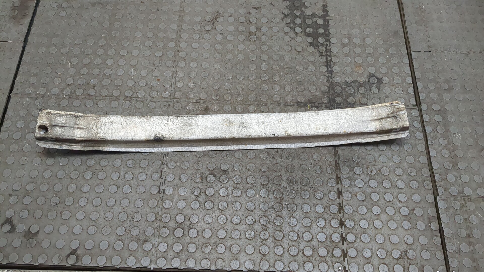 Усилитель переднего бампера