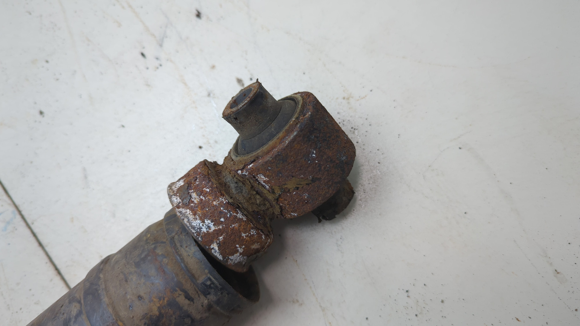 Амортизатор задний (стойка)