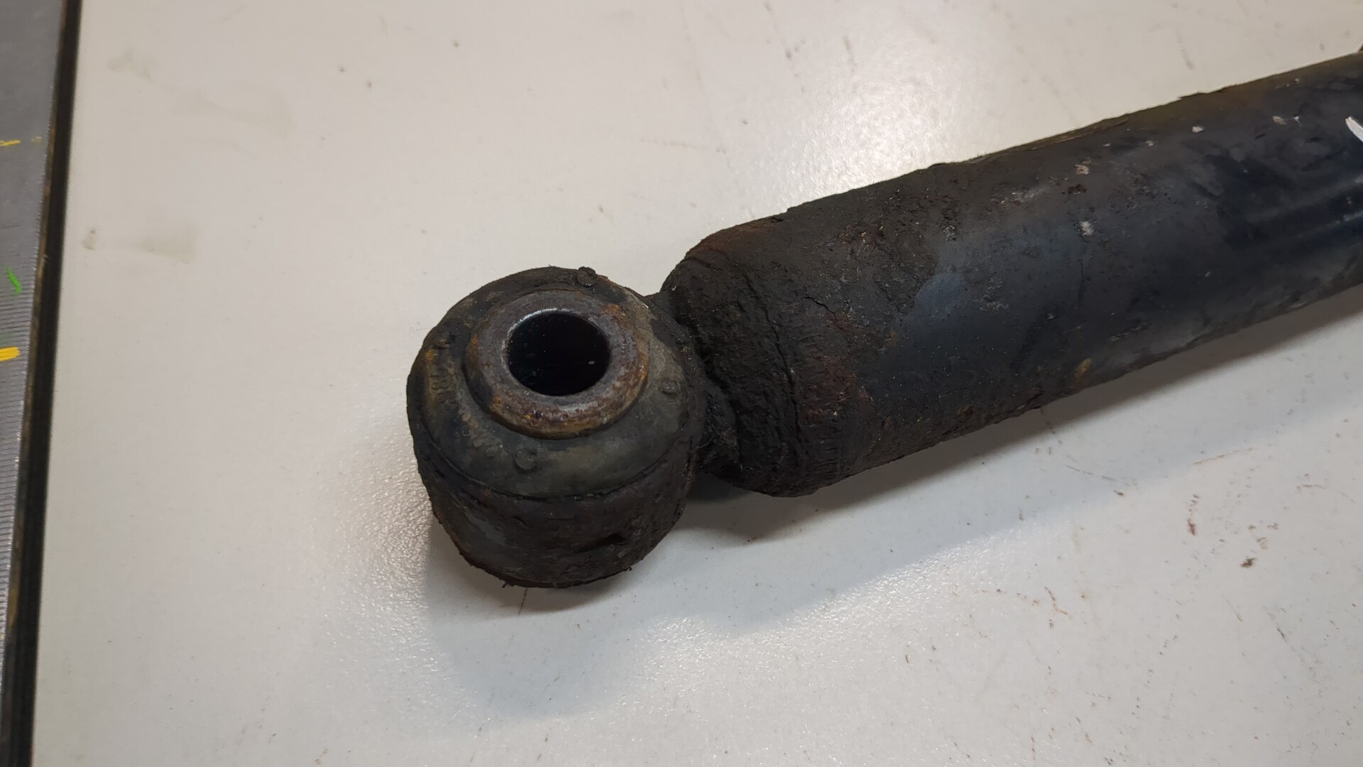 Амортизатор задний (стойка)