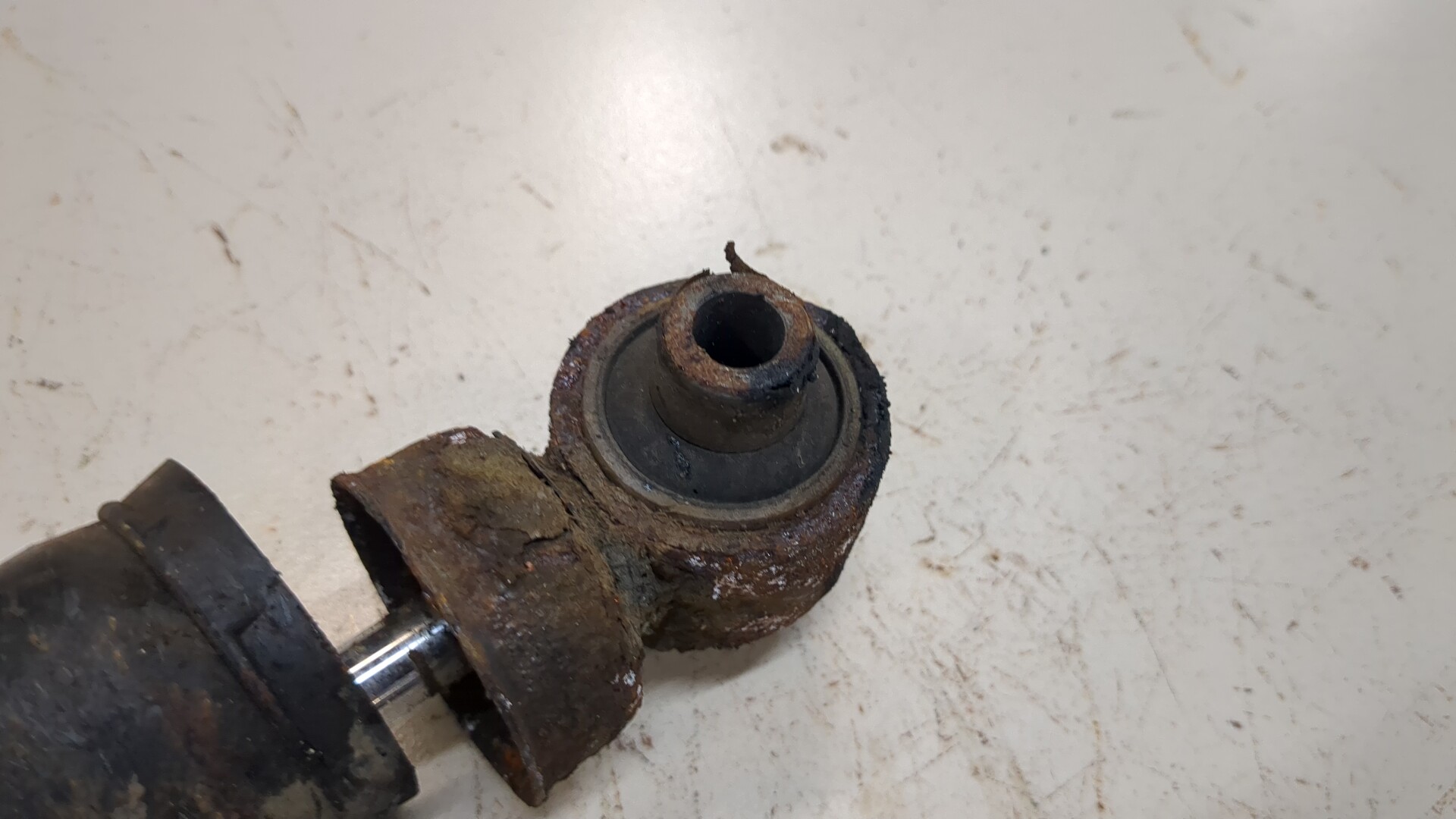 Амортизатор задний (стойка)