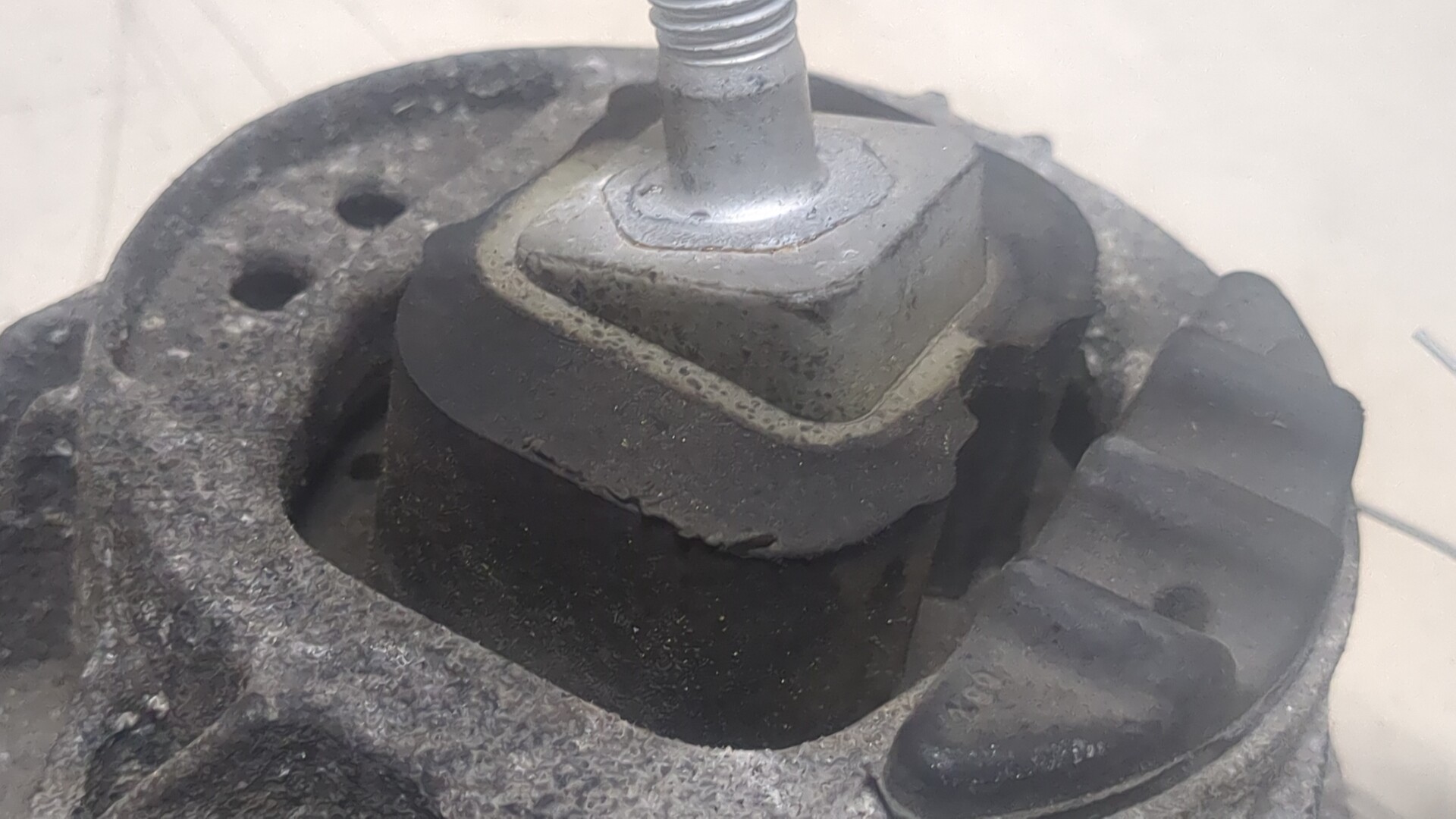 Опора двигателя