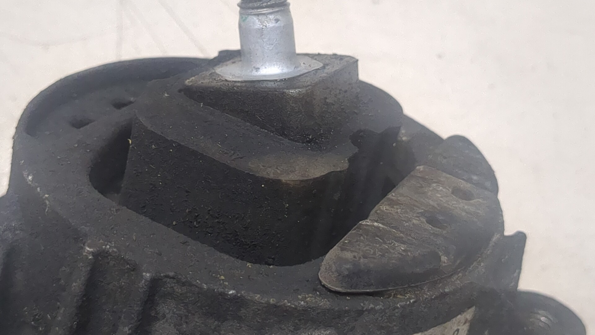 Опора двигателя