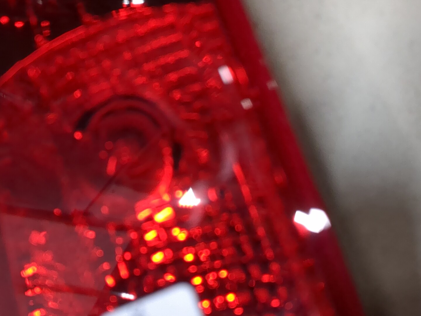 Фара противотуманная левая