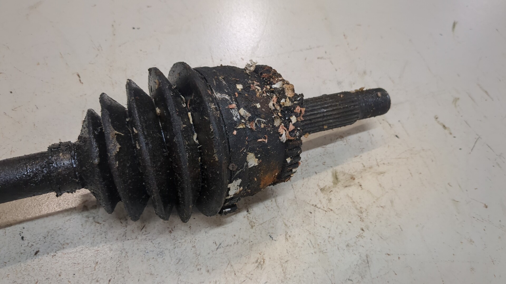 Полуось передняя левая