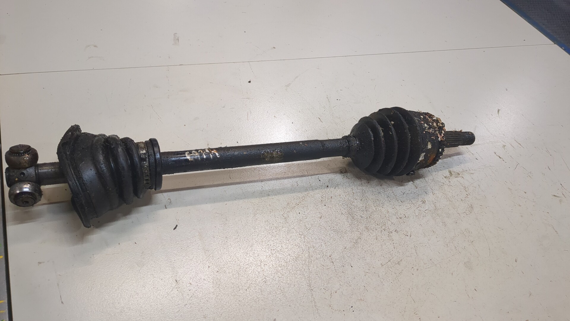 Полуось передняя левая