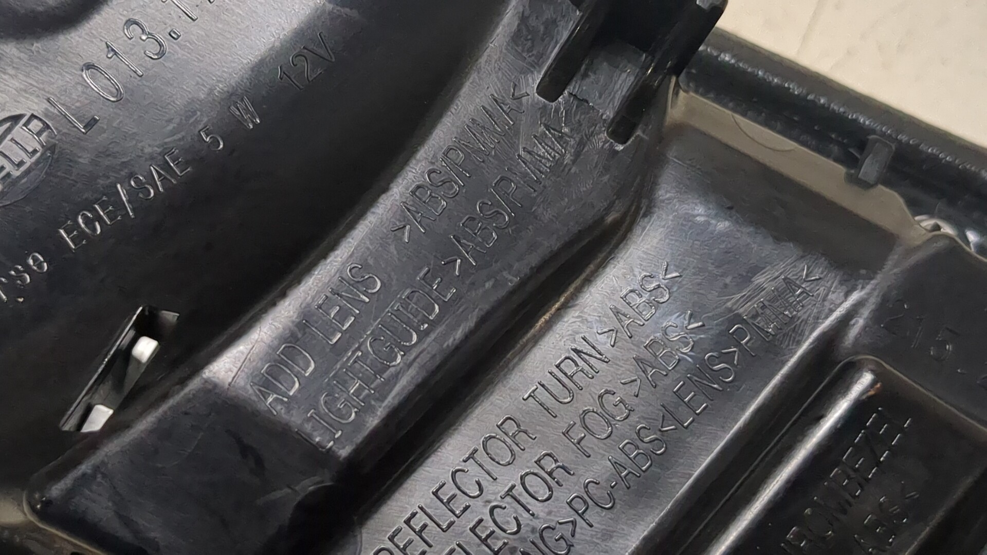 Фонарь задний внутренний левый