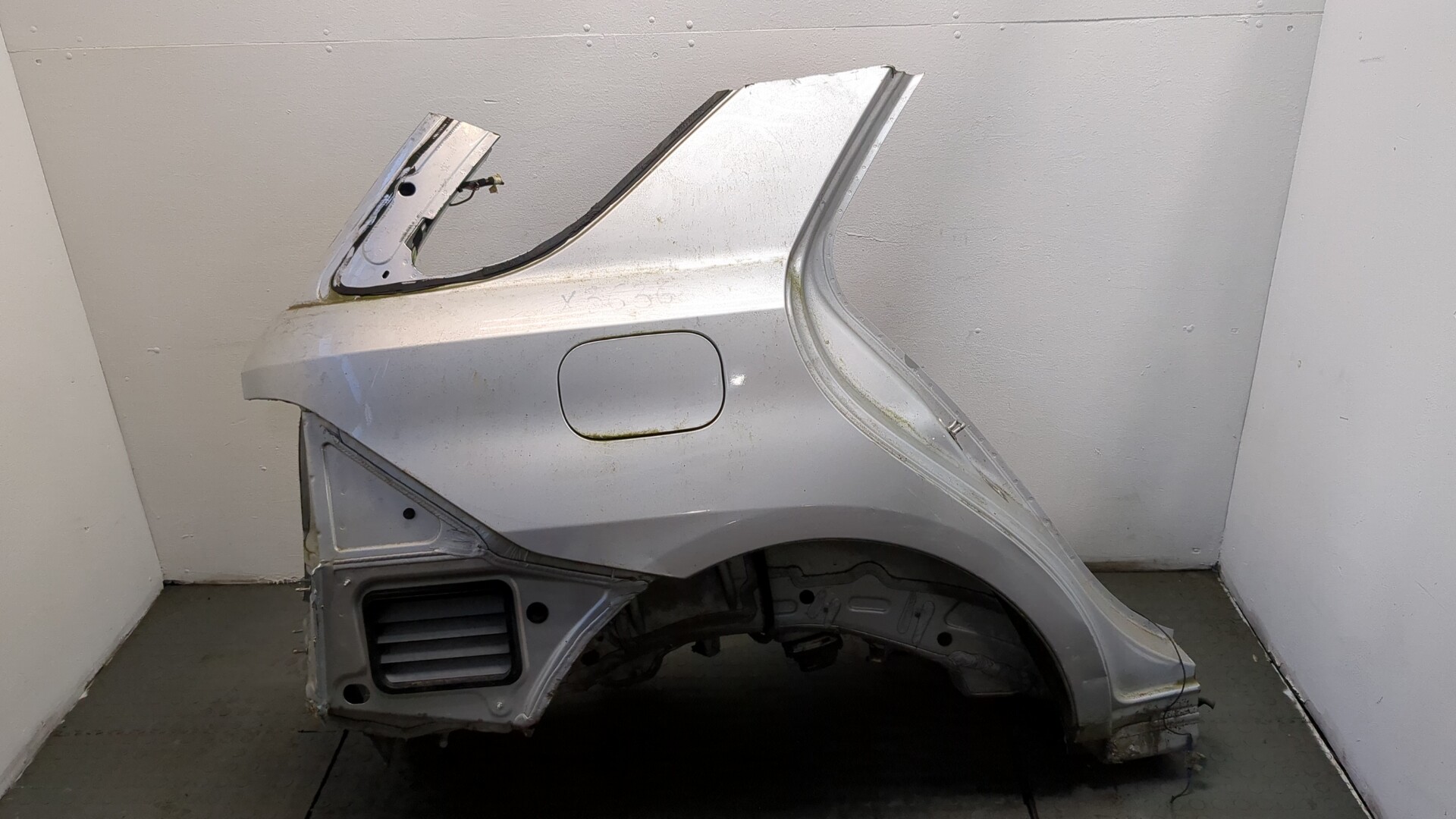 Кузовной элемент