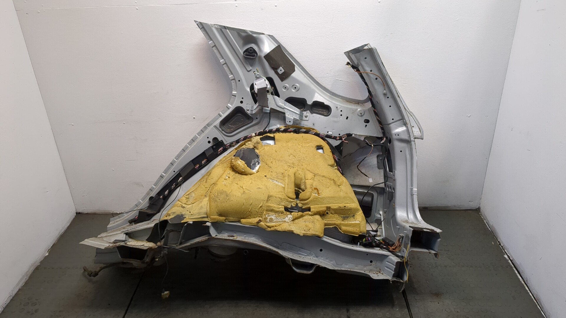 Кузовной элемент