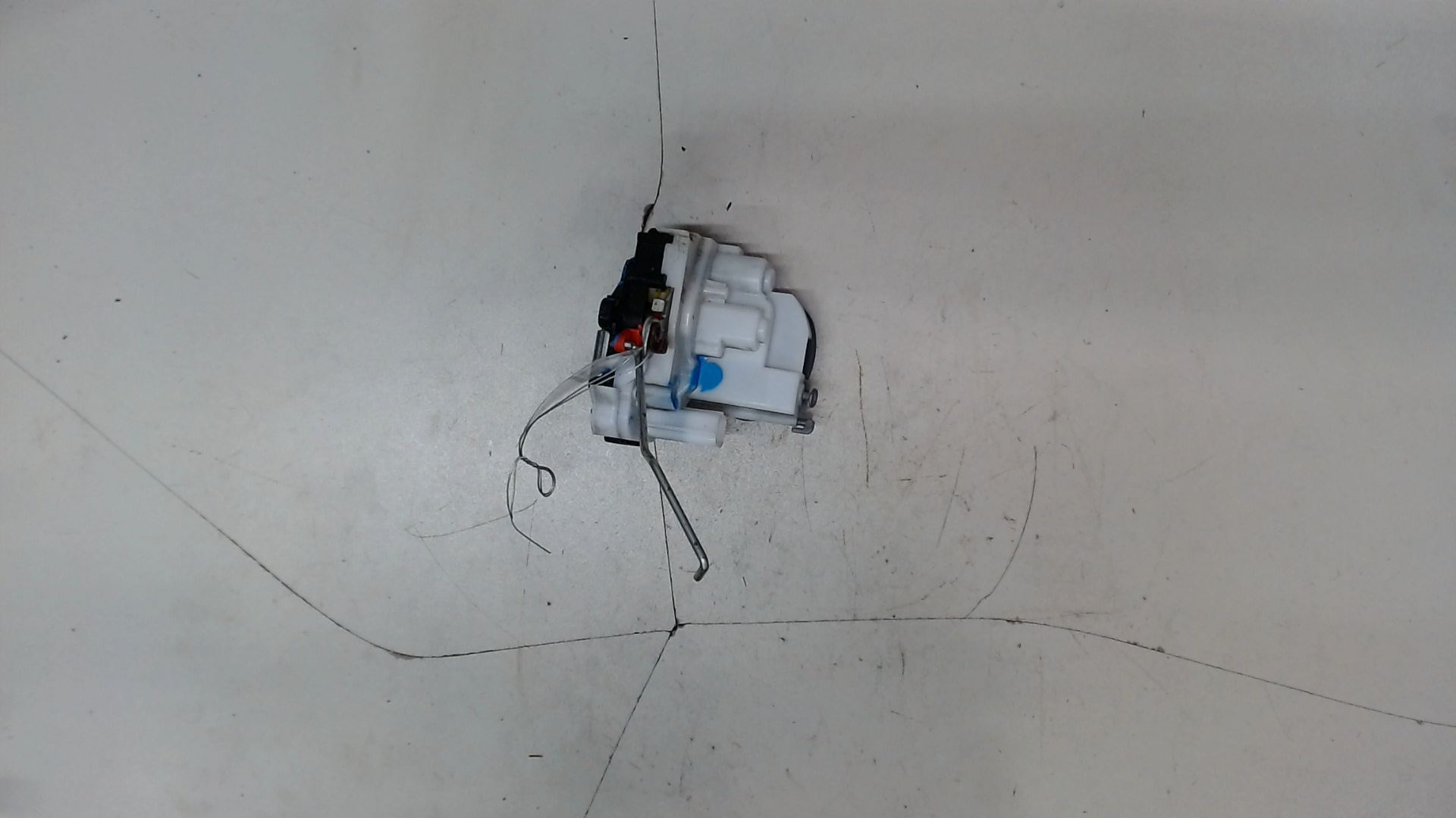 Замок двери задней левой