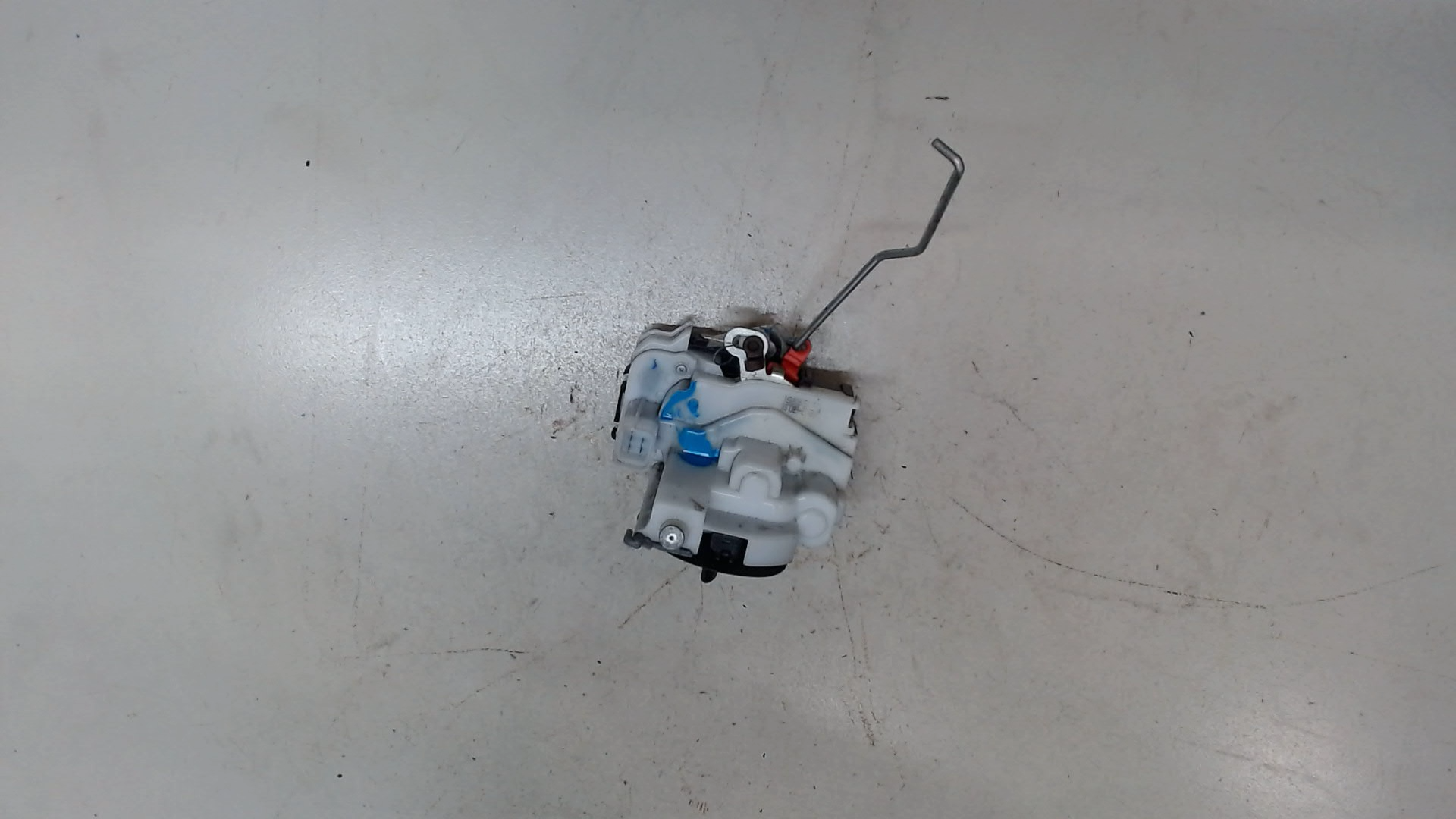 Замок двери задней левой