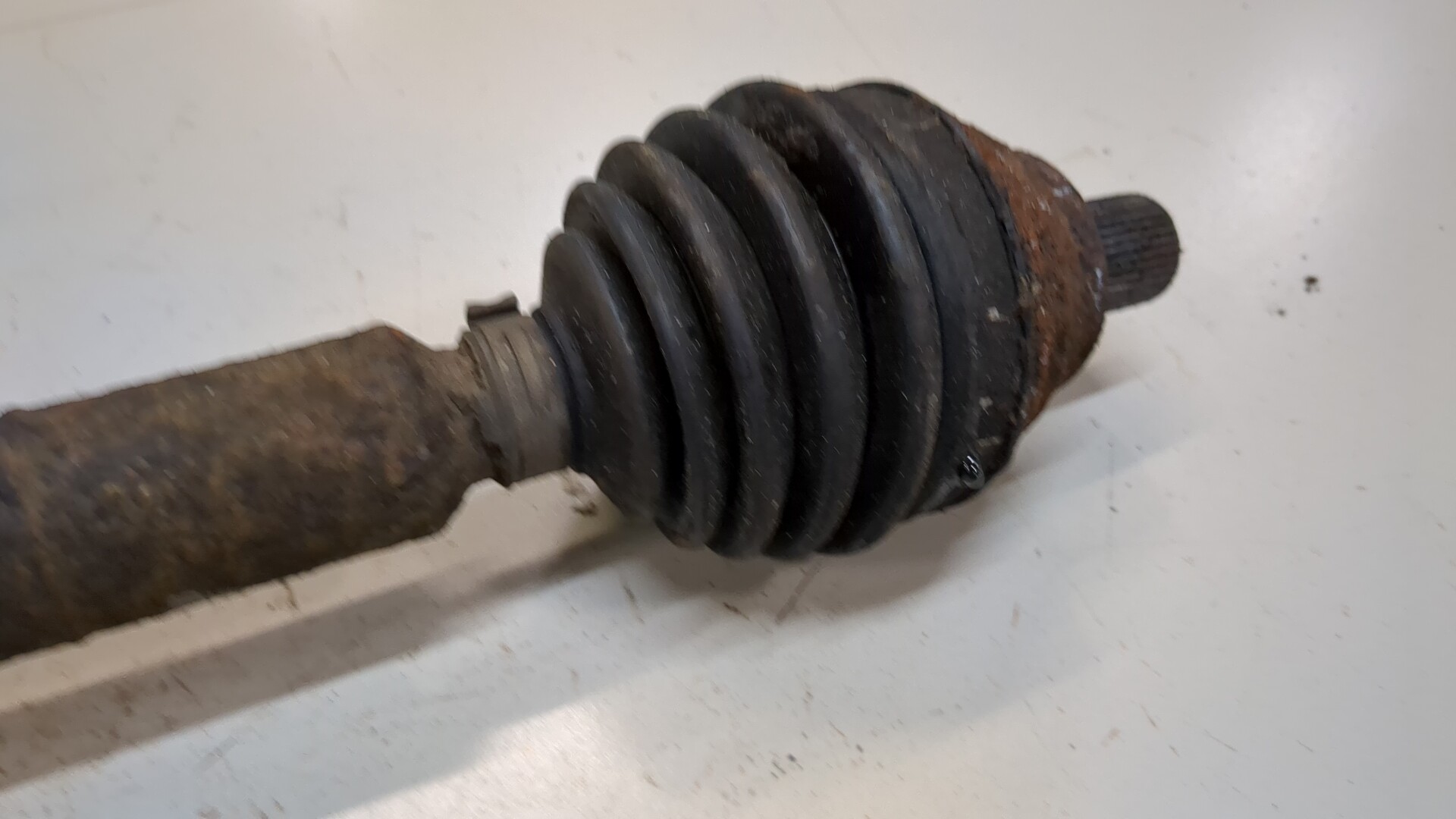 Полуось передняя правая