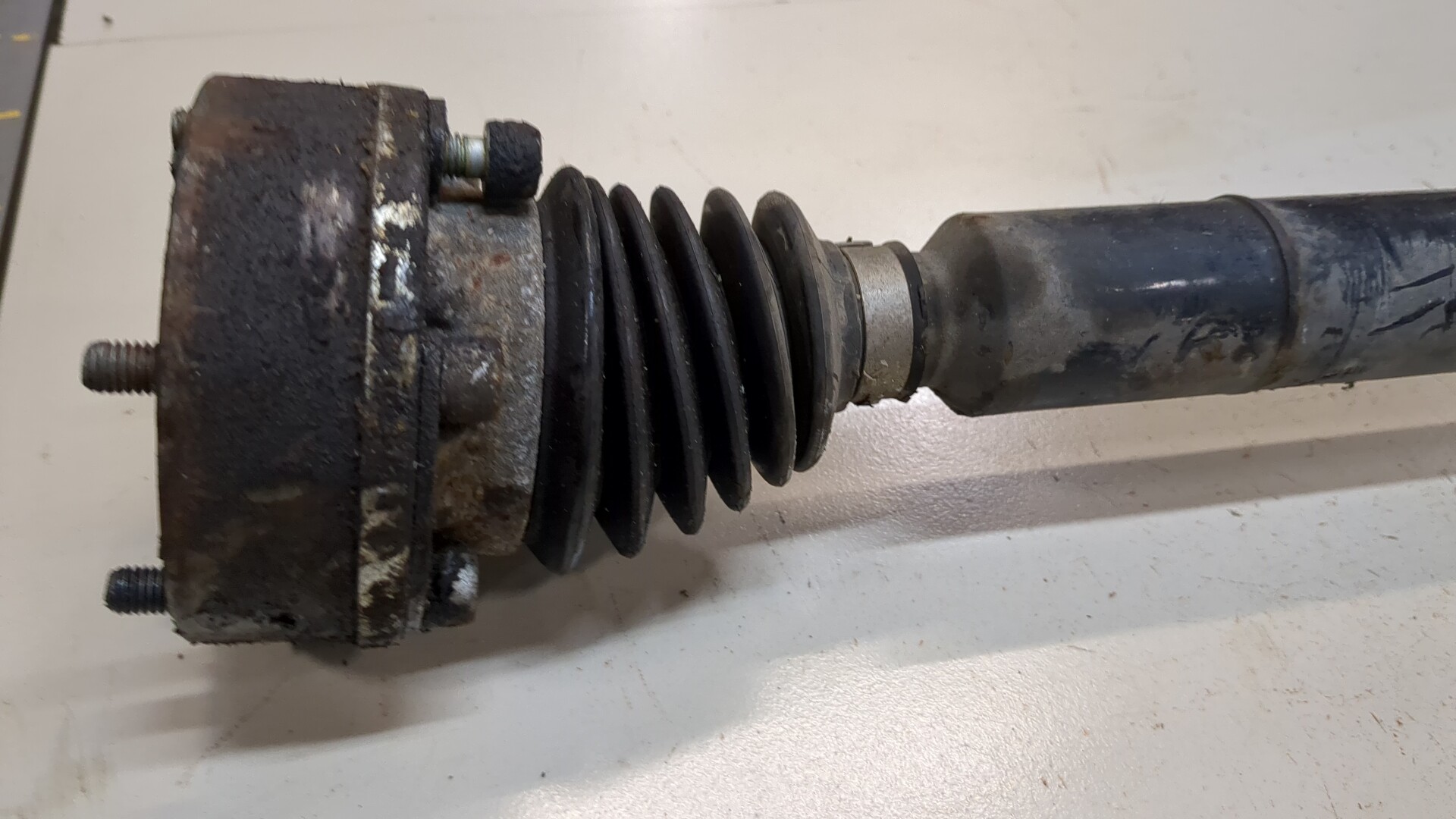 Полуось передняя правая