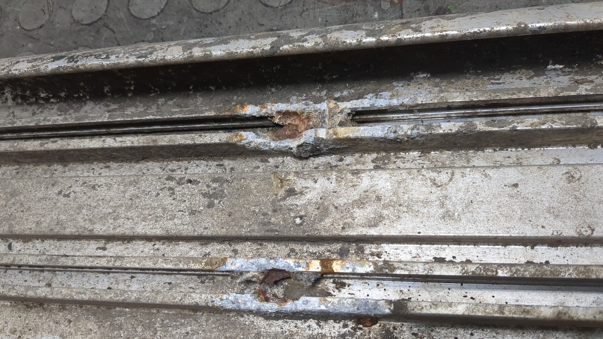 Подножка левая