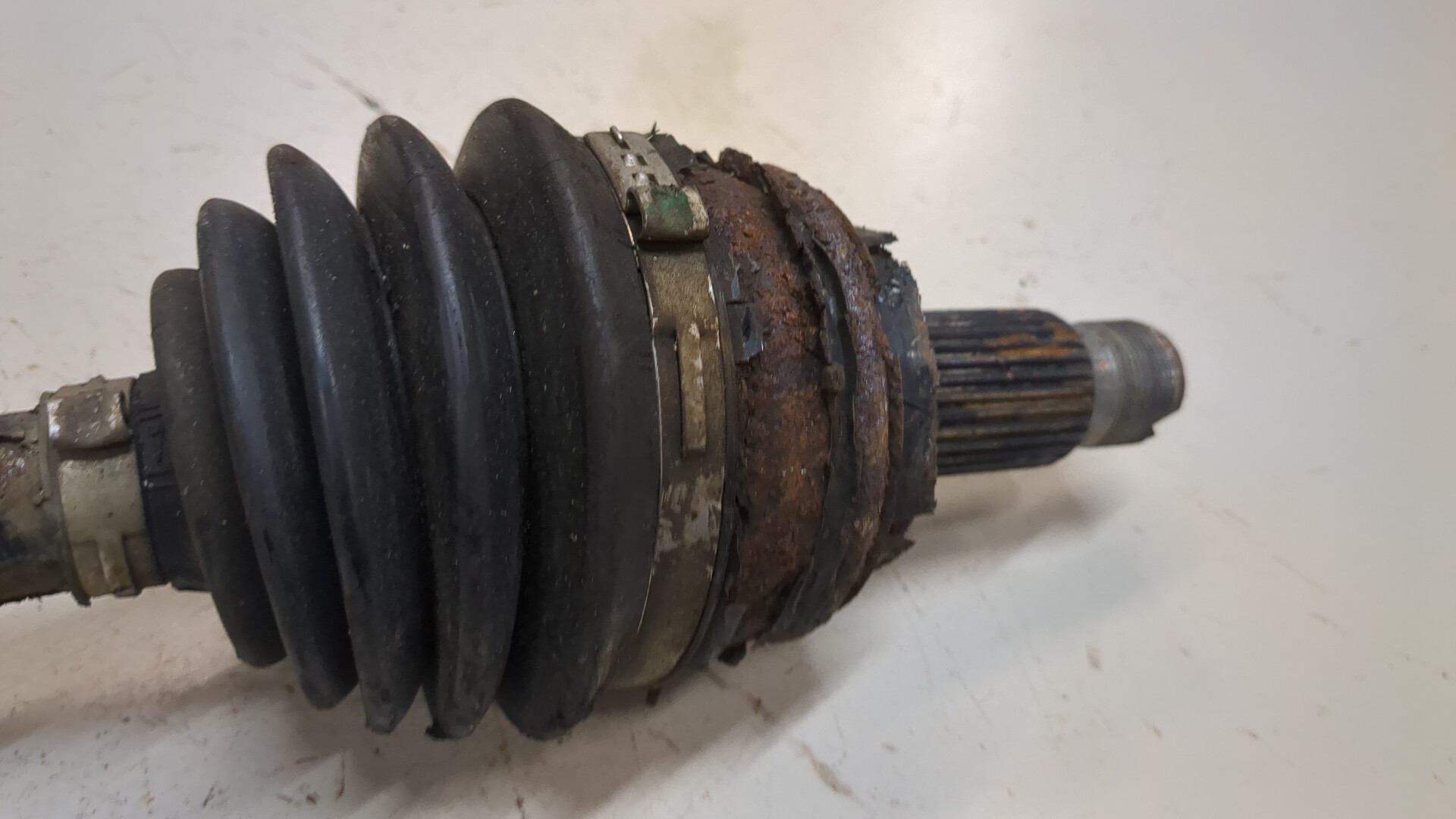 Полуось передняя левая