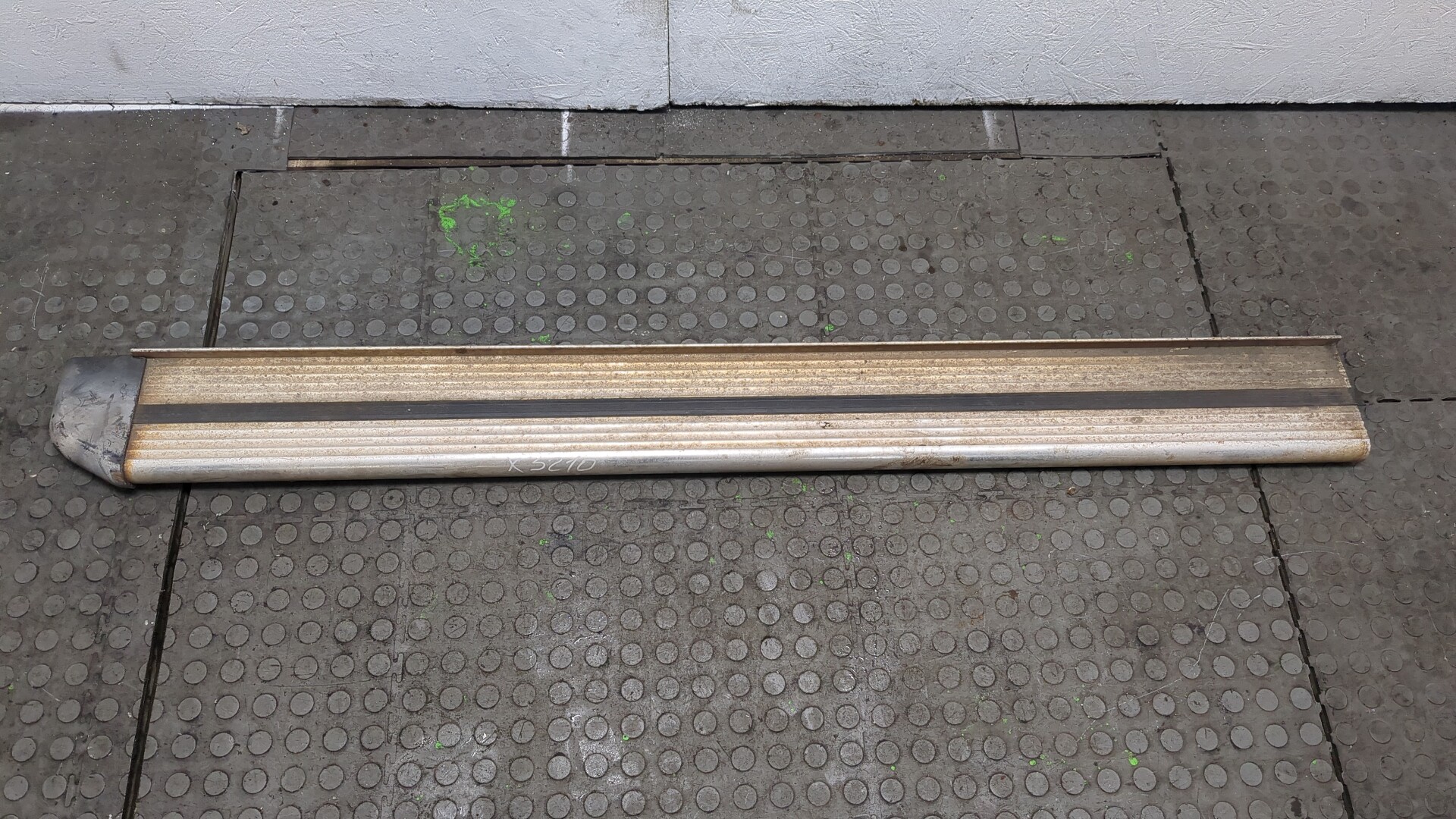 Подножка правая