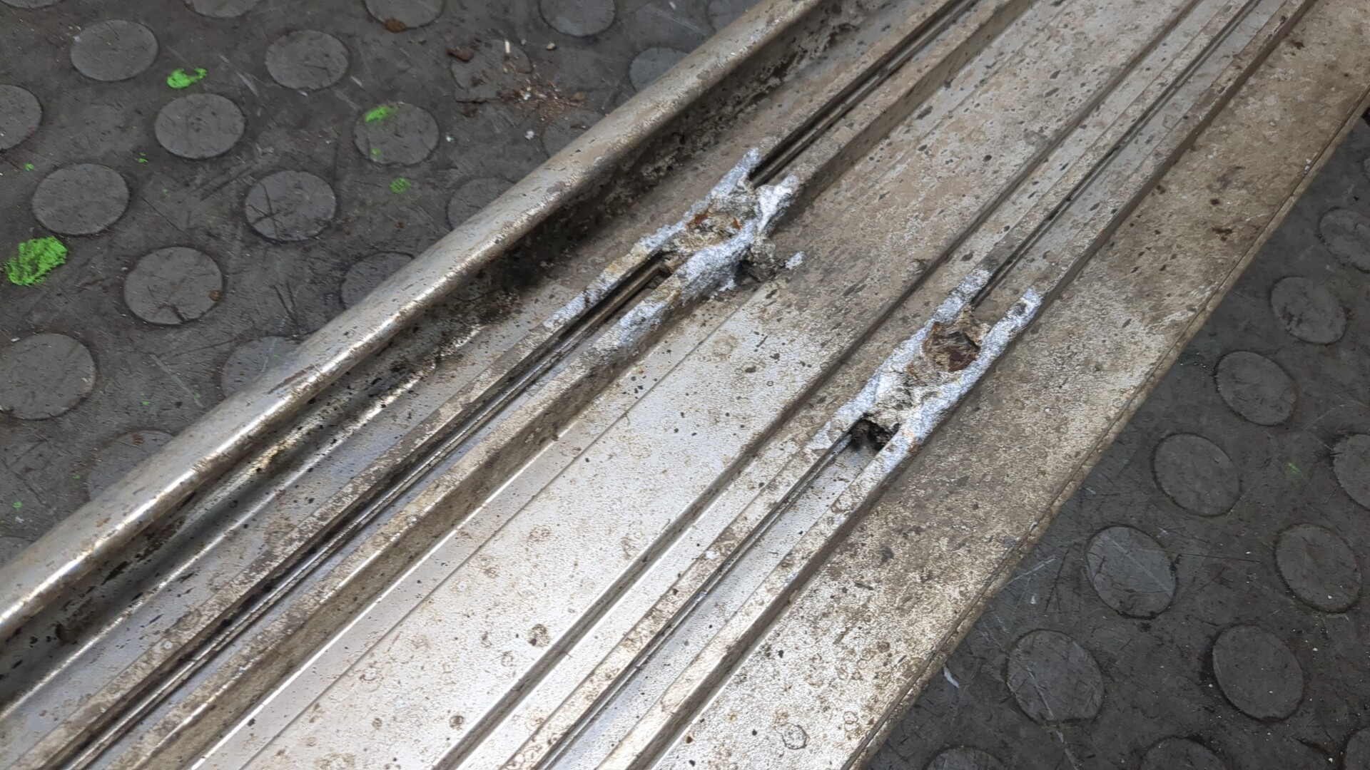 Подножка правая