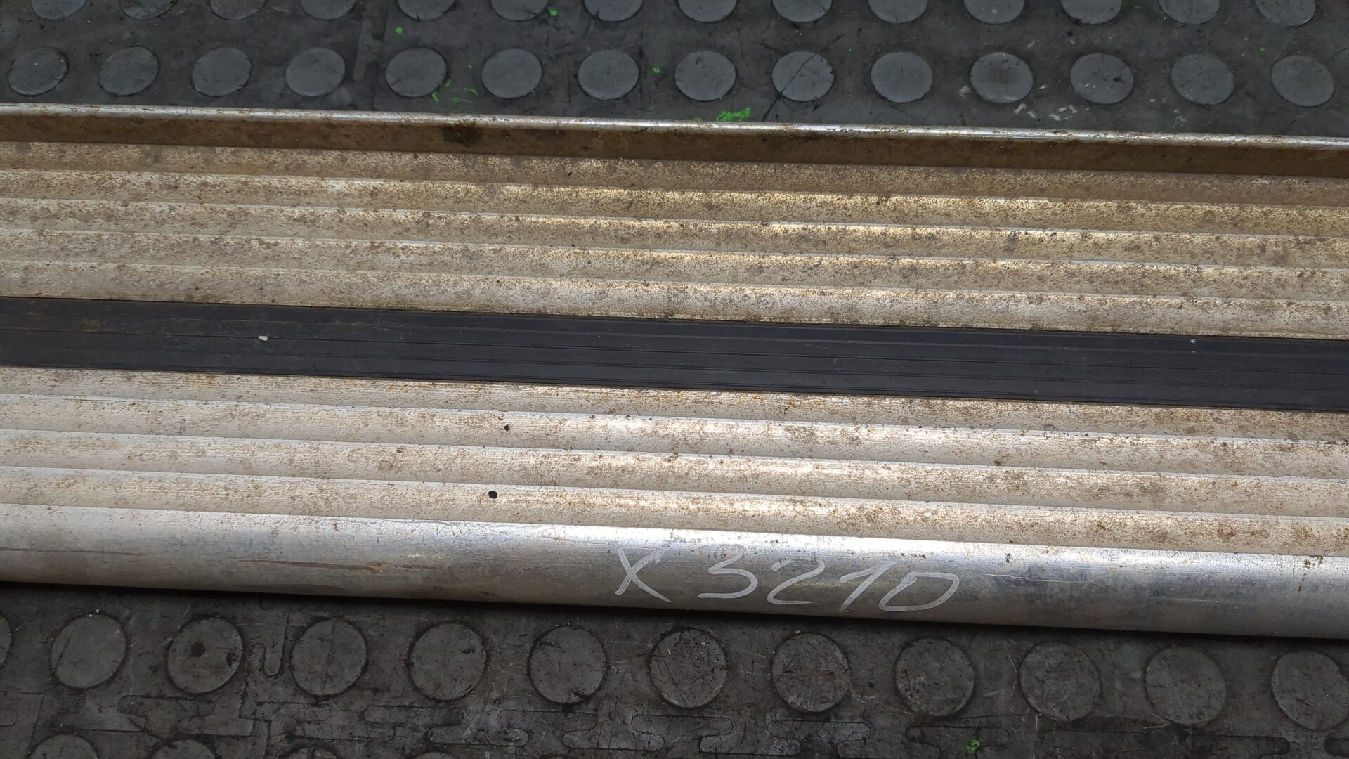 Подножка правая