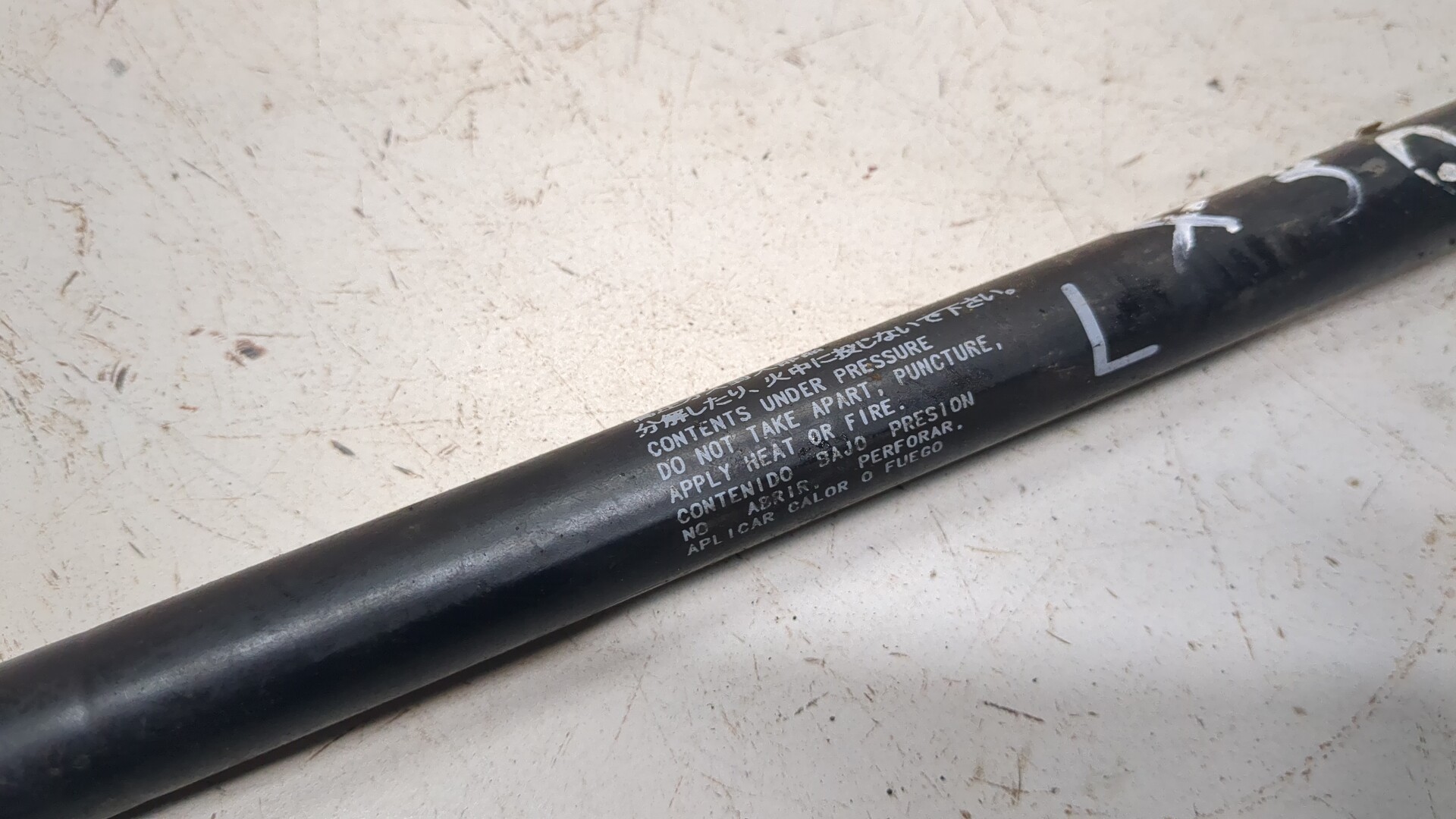 Амортизатор крышки багажника