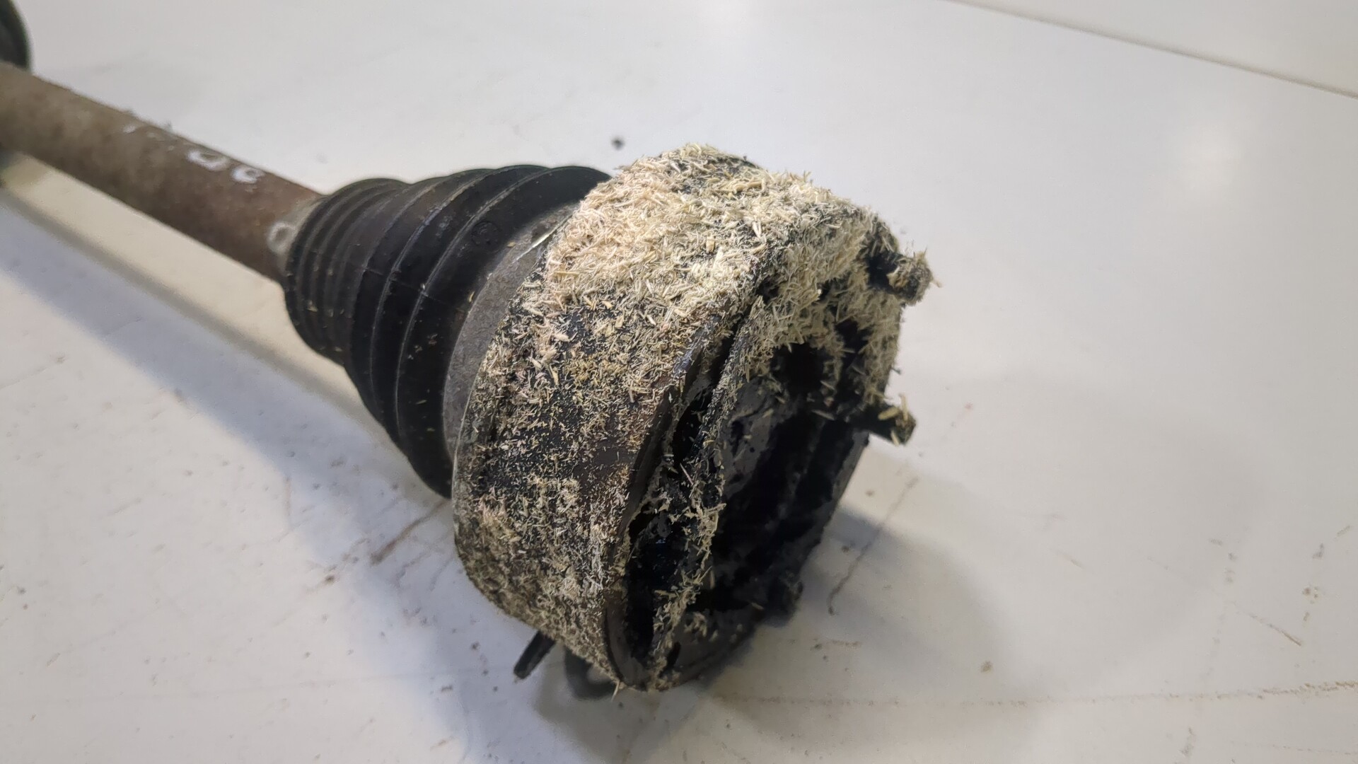 Полуось передняя левая