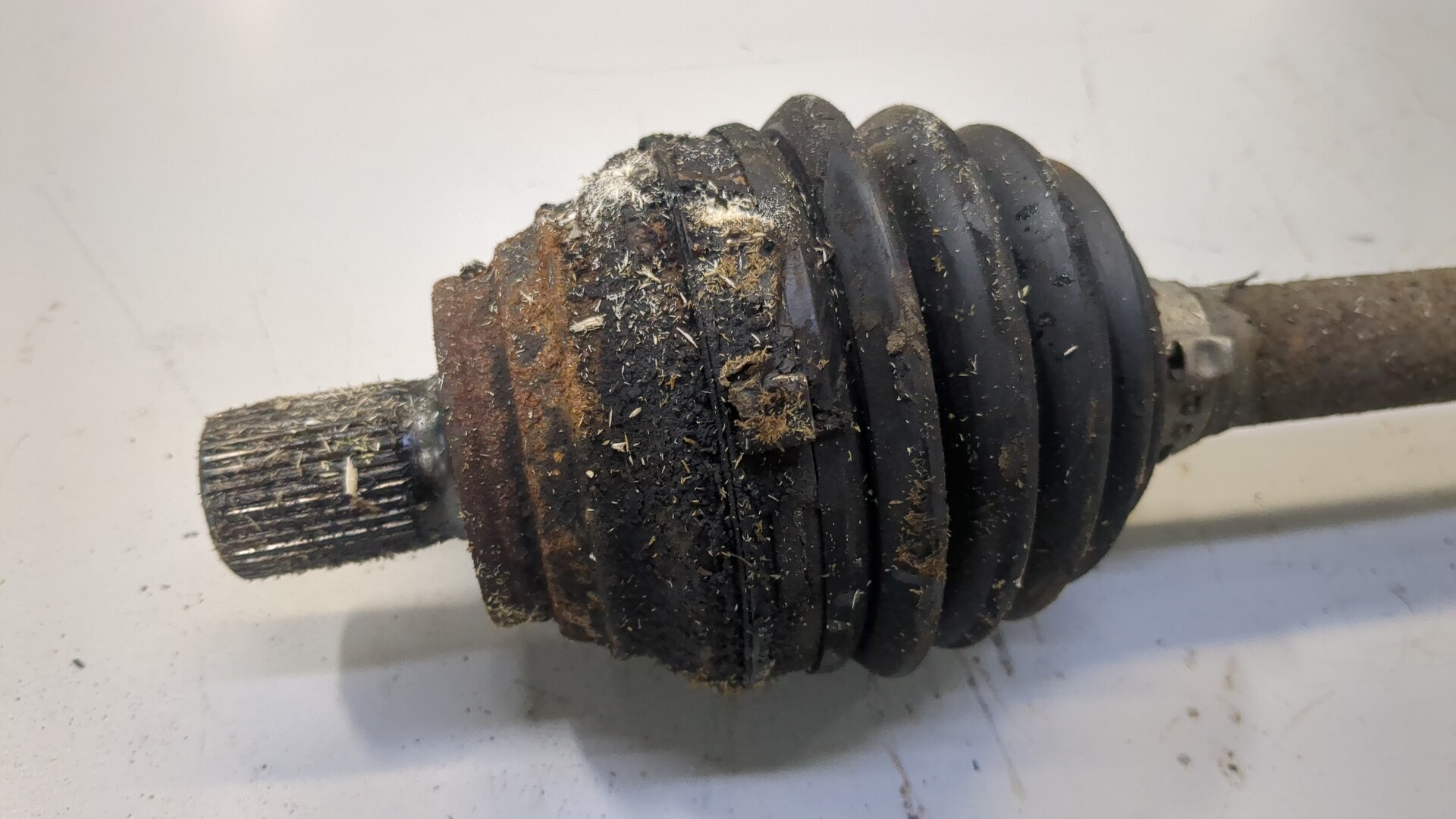 Полуось передняя левая