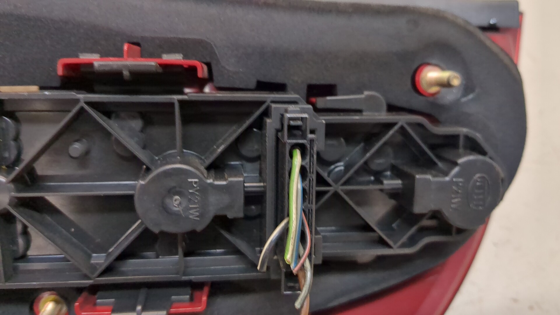 Фонарь задний левый