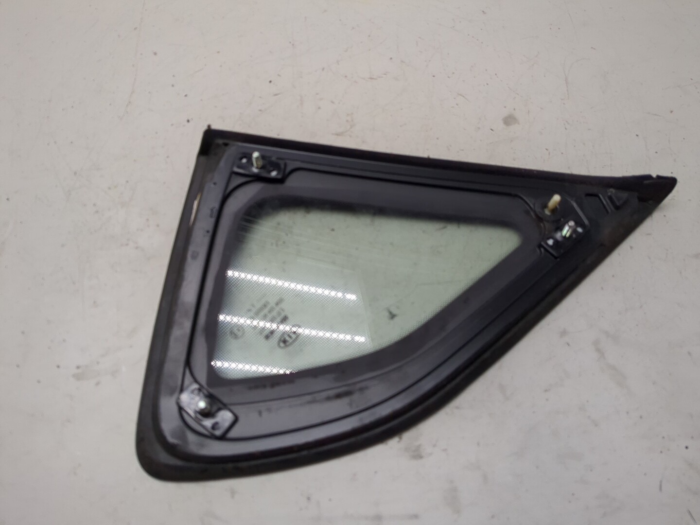 Стекло кузовное глухое правое