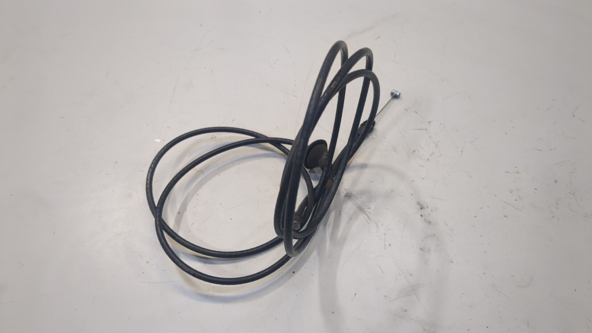 Трос открывания капота