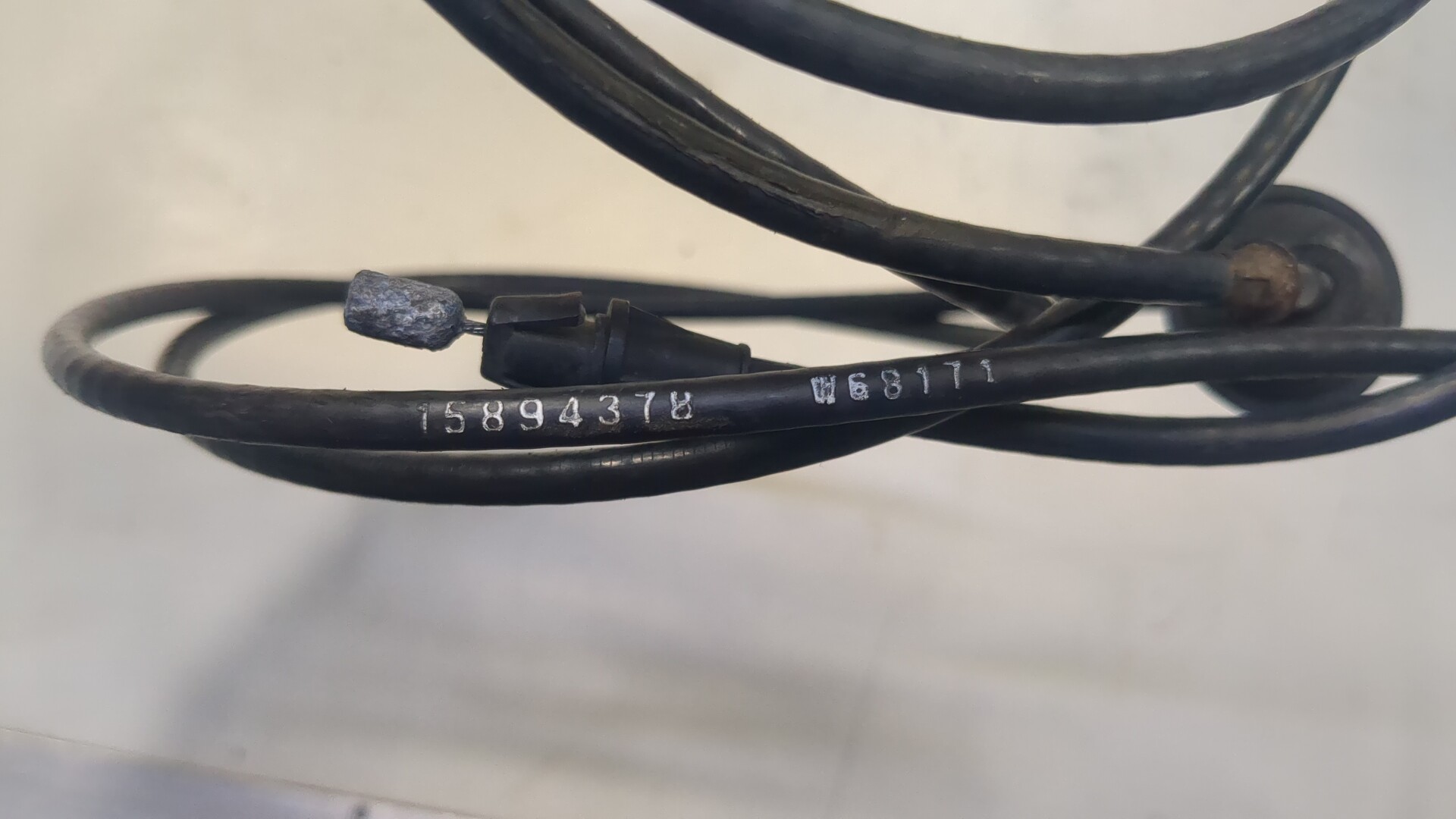 Трос открывания капота