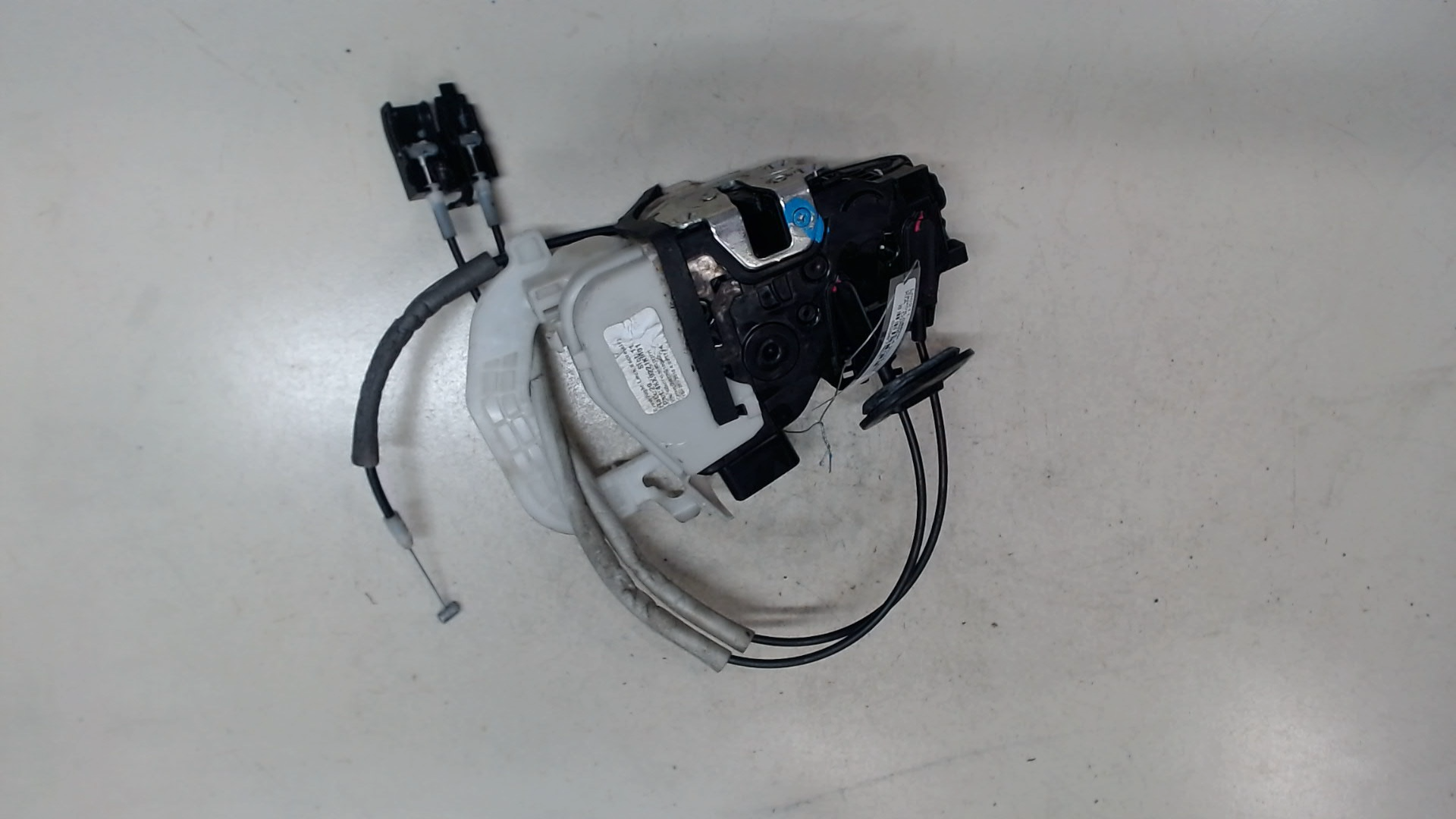 Замок двери передней правой