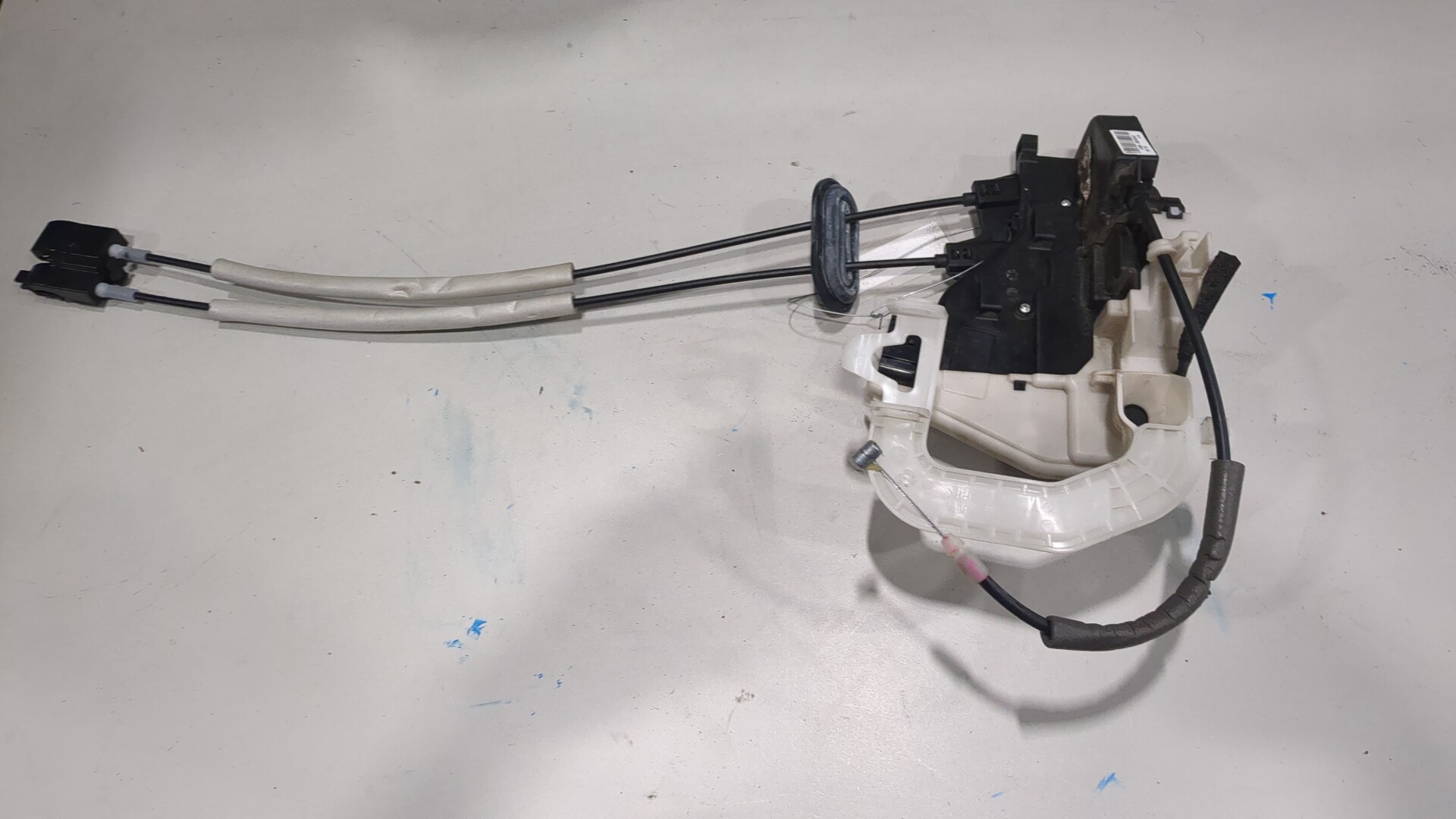 Замок двери передней правой