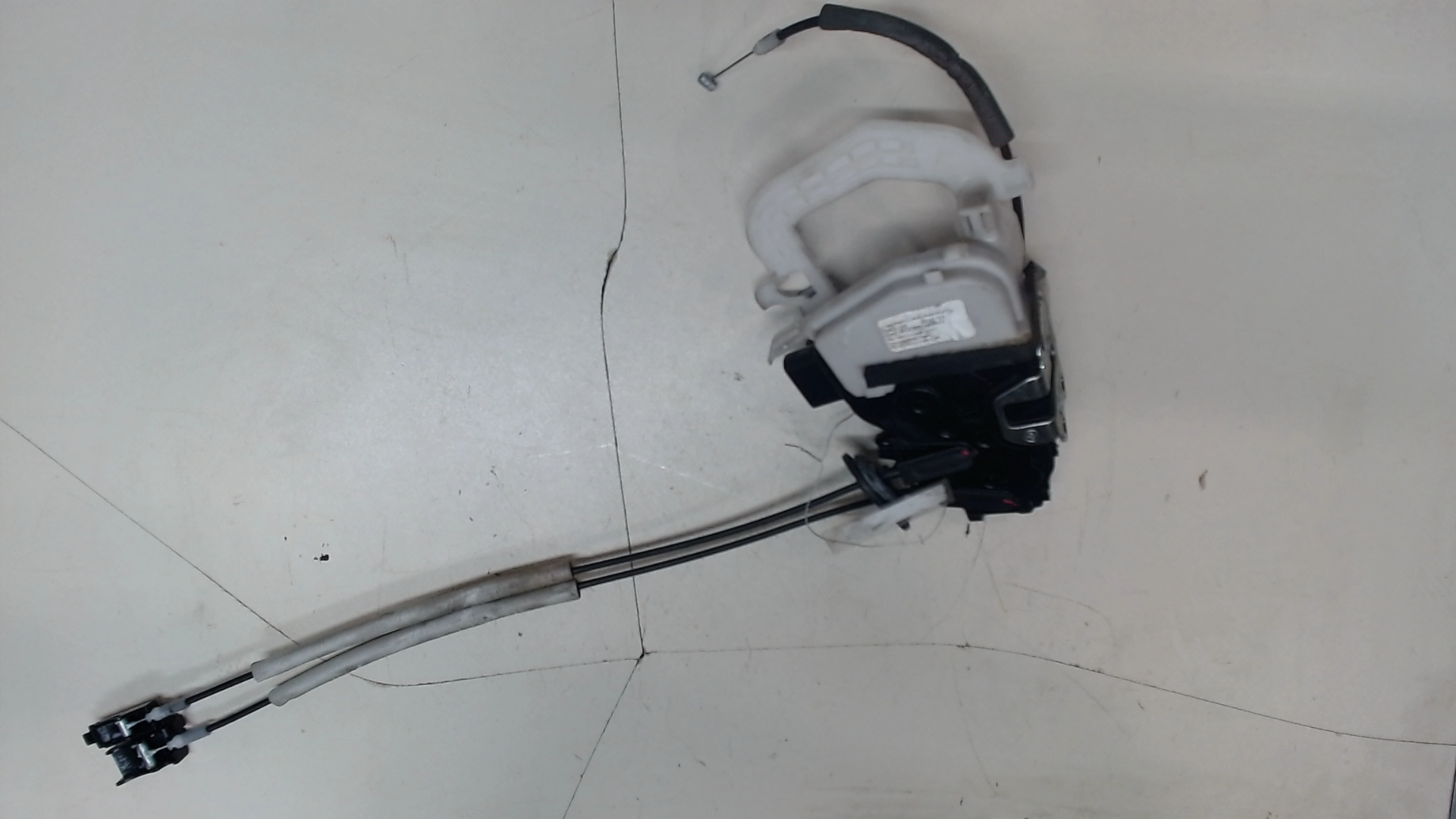 Замок двери передней правой