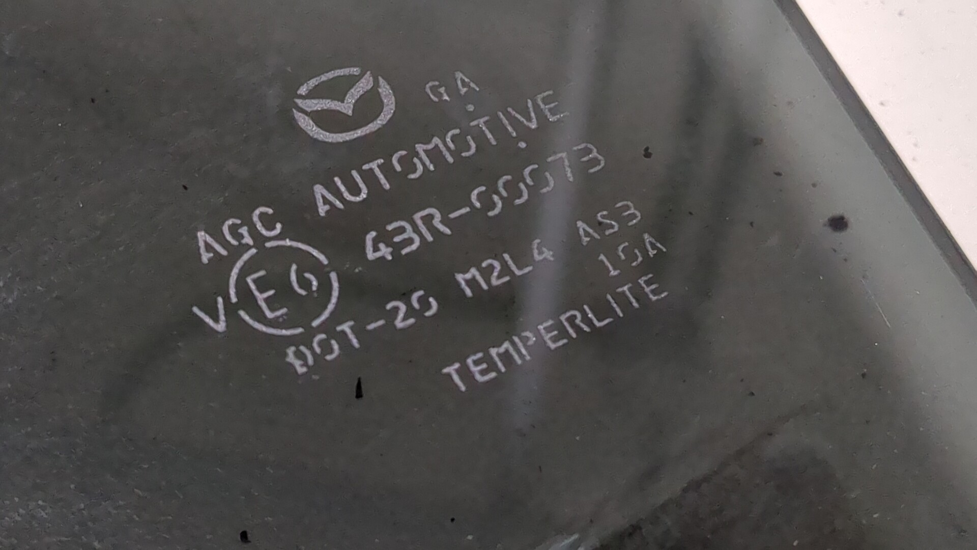 Стекло двери задней правой